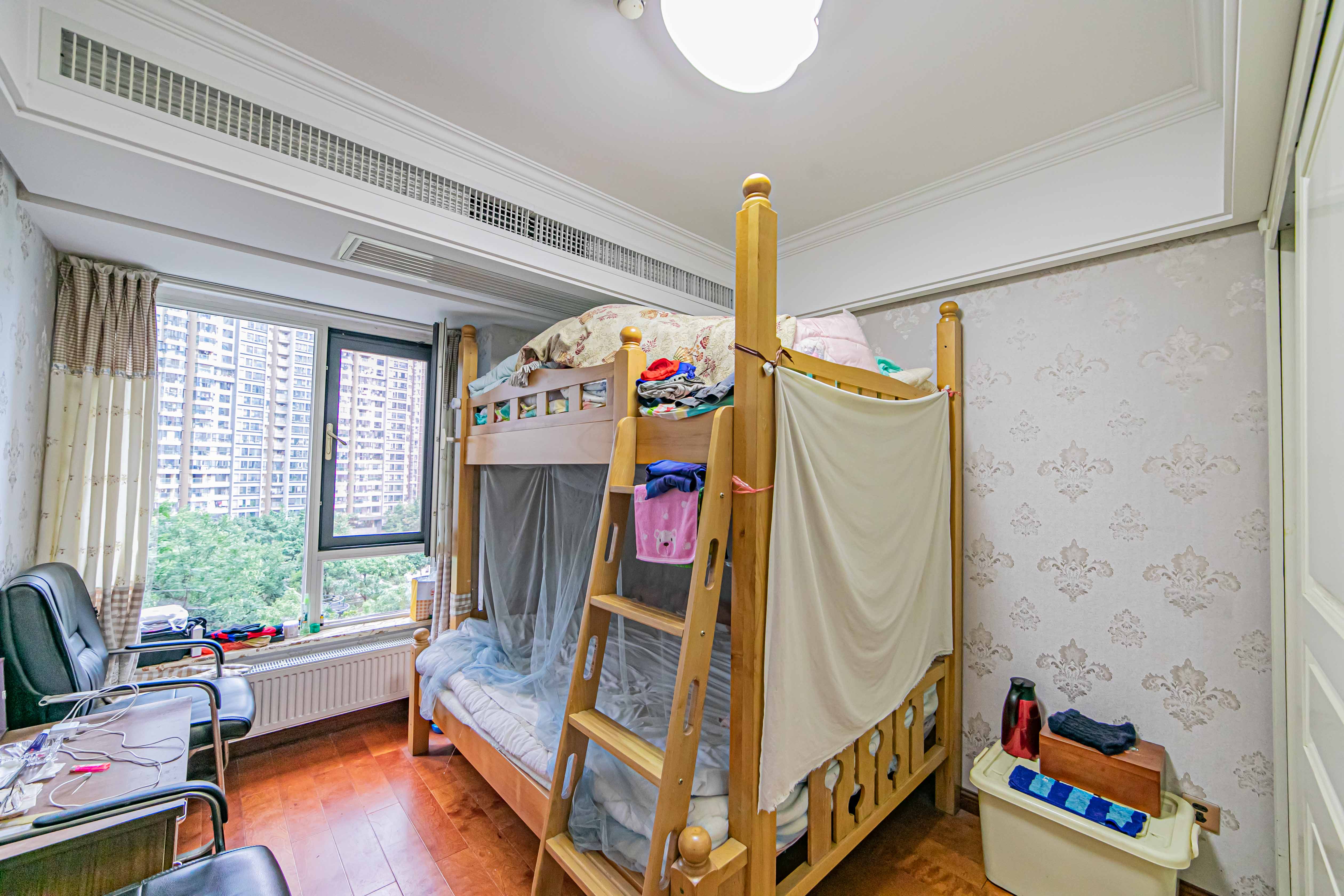 北辰三角洲E3区  4室2厅2卫   350.00万 北辰三角洲E3区  4室2厅2卫   350.00万卧室