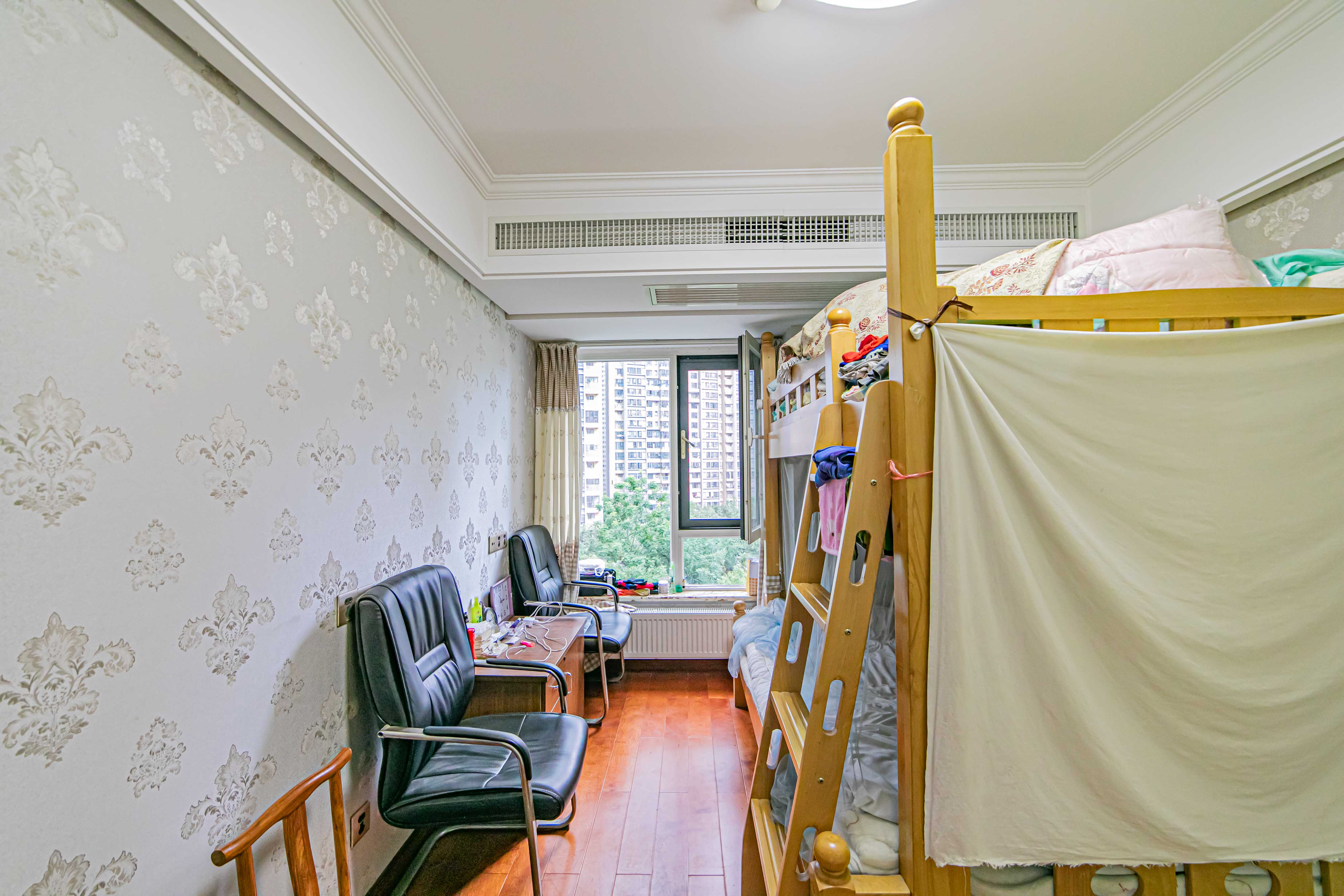 北辰三角洲E3区  4室2厅2卫   350.00万 北辰三角洲E3区  4室2厅2卫   350.00万卧室