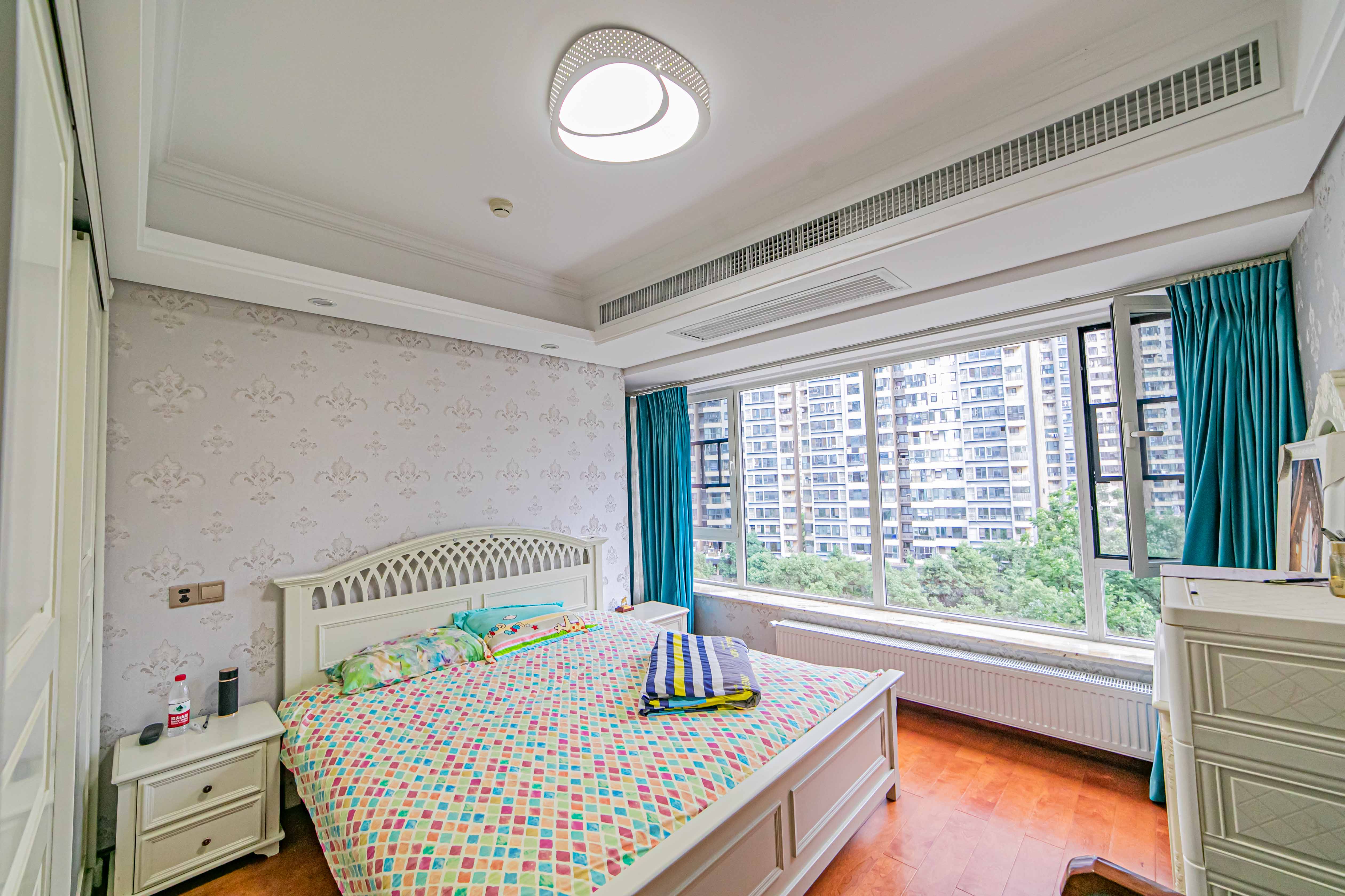 北辰三角洲E3区  4室2厅2卫   350.00万 北辰三角洲E3区  4室2厅2卫   350.00万卧室