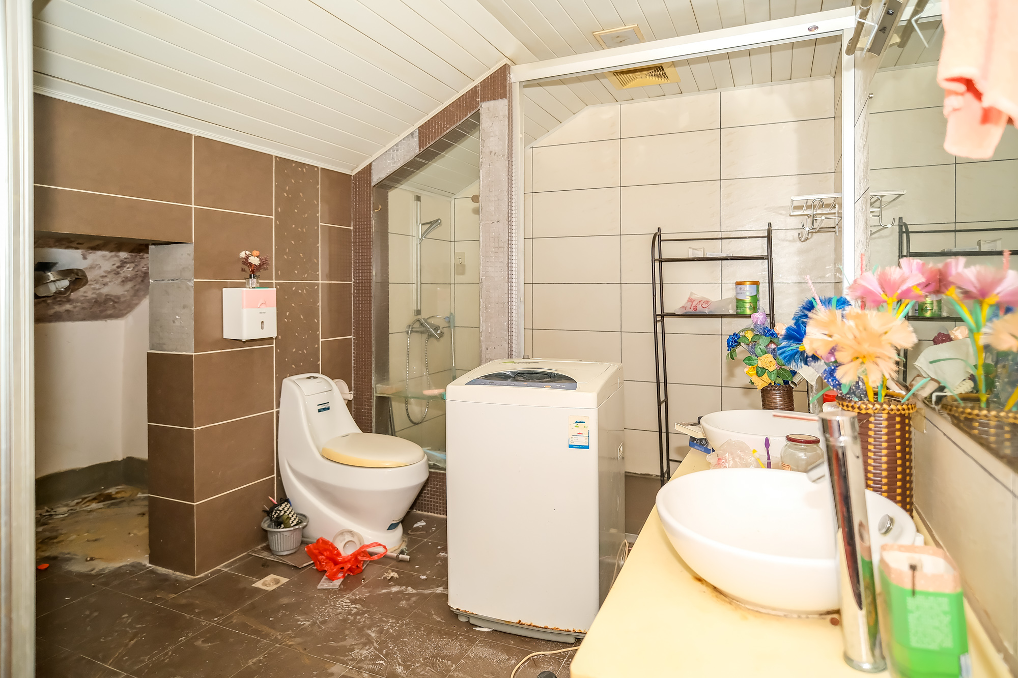 山水人家三期 4室2厅2卫 105.00万 山水人家三期 4室2厅2卫 105.00万卫生间