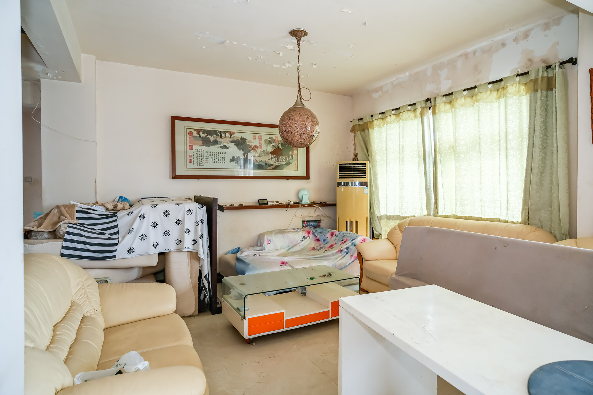 山水人家三期 4室2厅2卫 105.00万 山水人家三期 4室2厅2卫 105.00万客厅