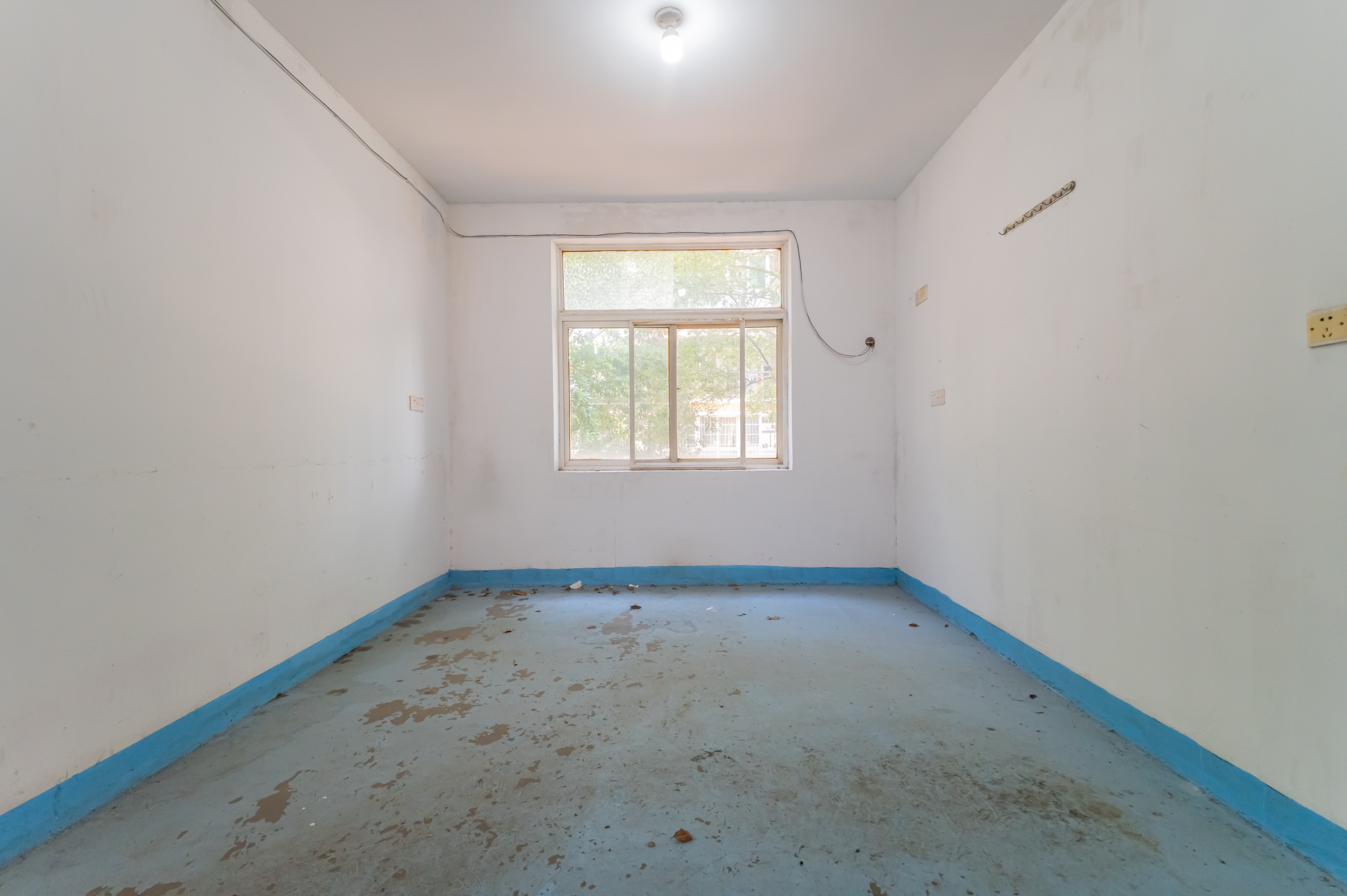 金岸教师公寓 4室2厅2卫 82.00万 金岸教师公寓 4室2厅2卫 82.00万客厅