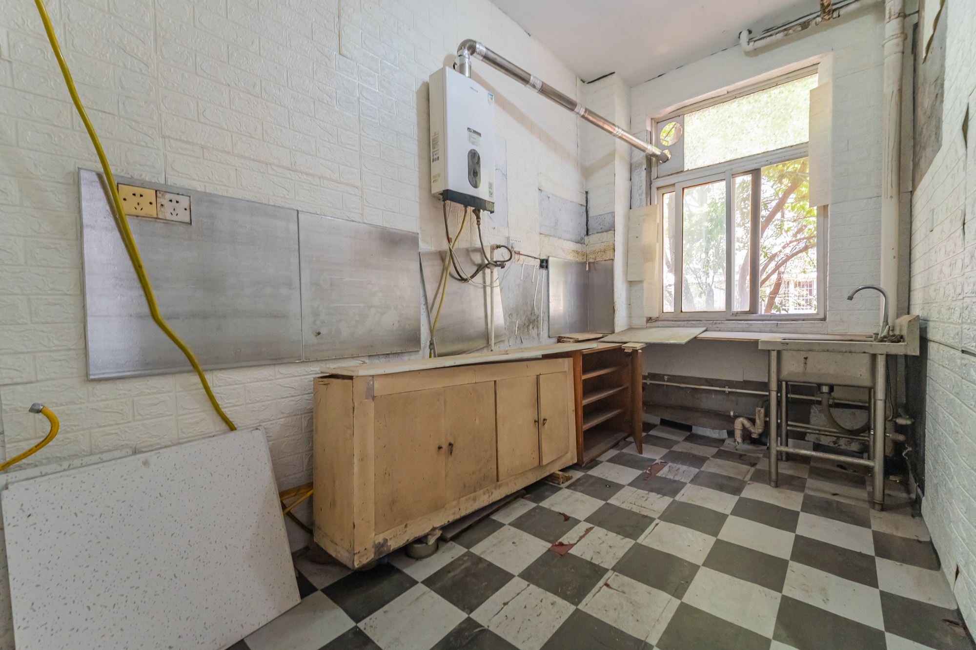 金岸教师公寓 4室2厅2卫 82.00万 金岸教师公寓 4室2厅2卫 82.00万厨房