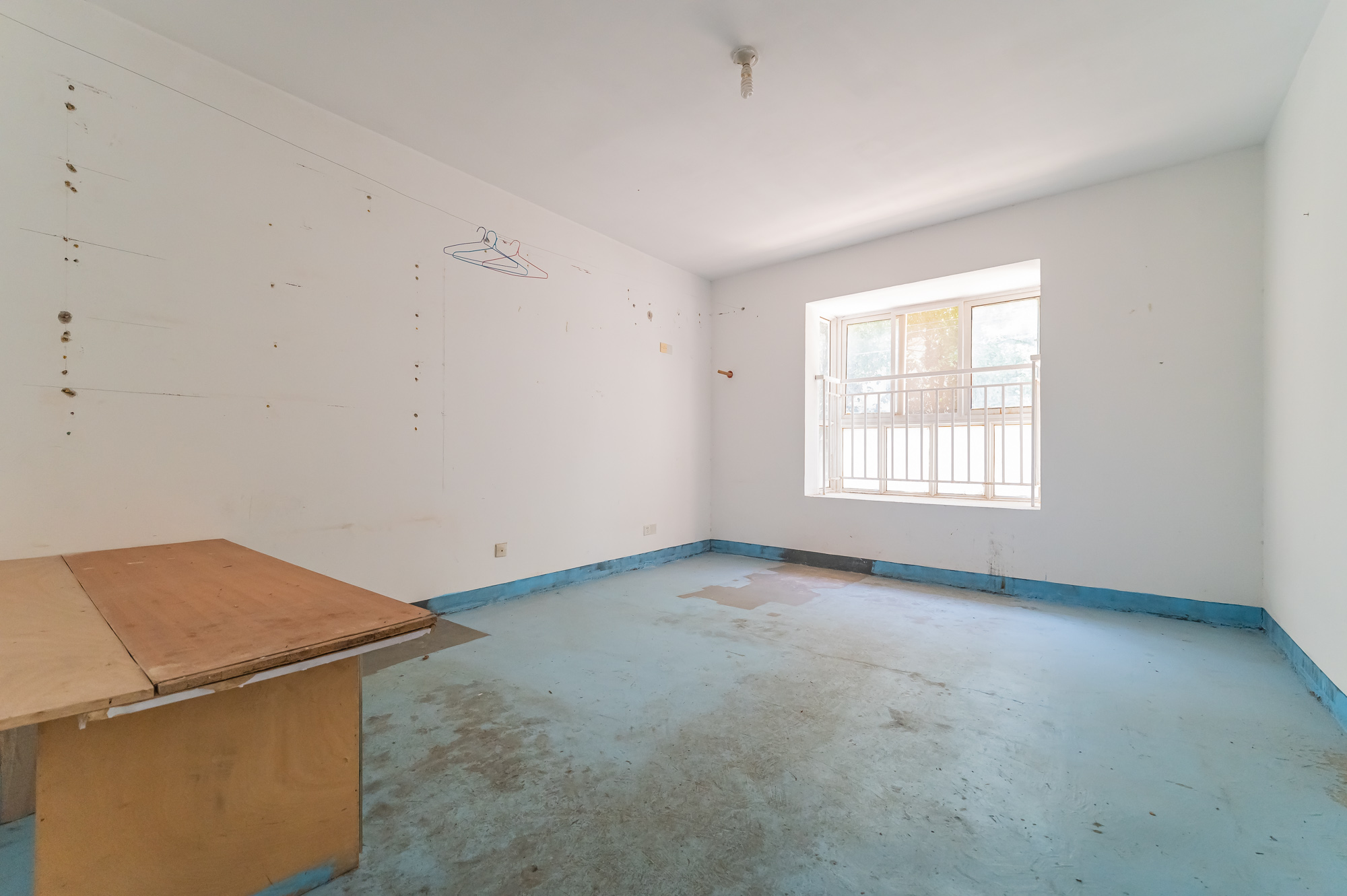 金岸教师公寓 4室2厅2卫 82.00万 金岸教师公寓 4室2厅2卫 82.00万卧室