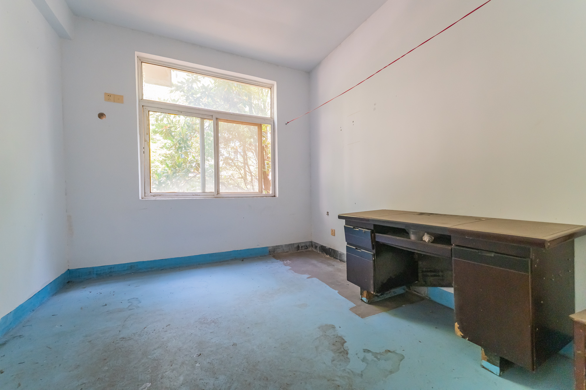 金岸教师公寓 4室2厅2卫 82.00万 金岸教师公寓 4室2厅2卫 82.00万卧室