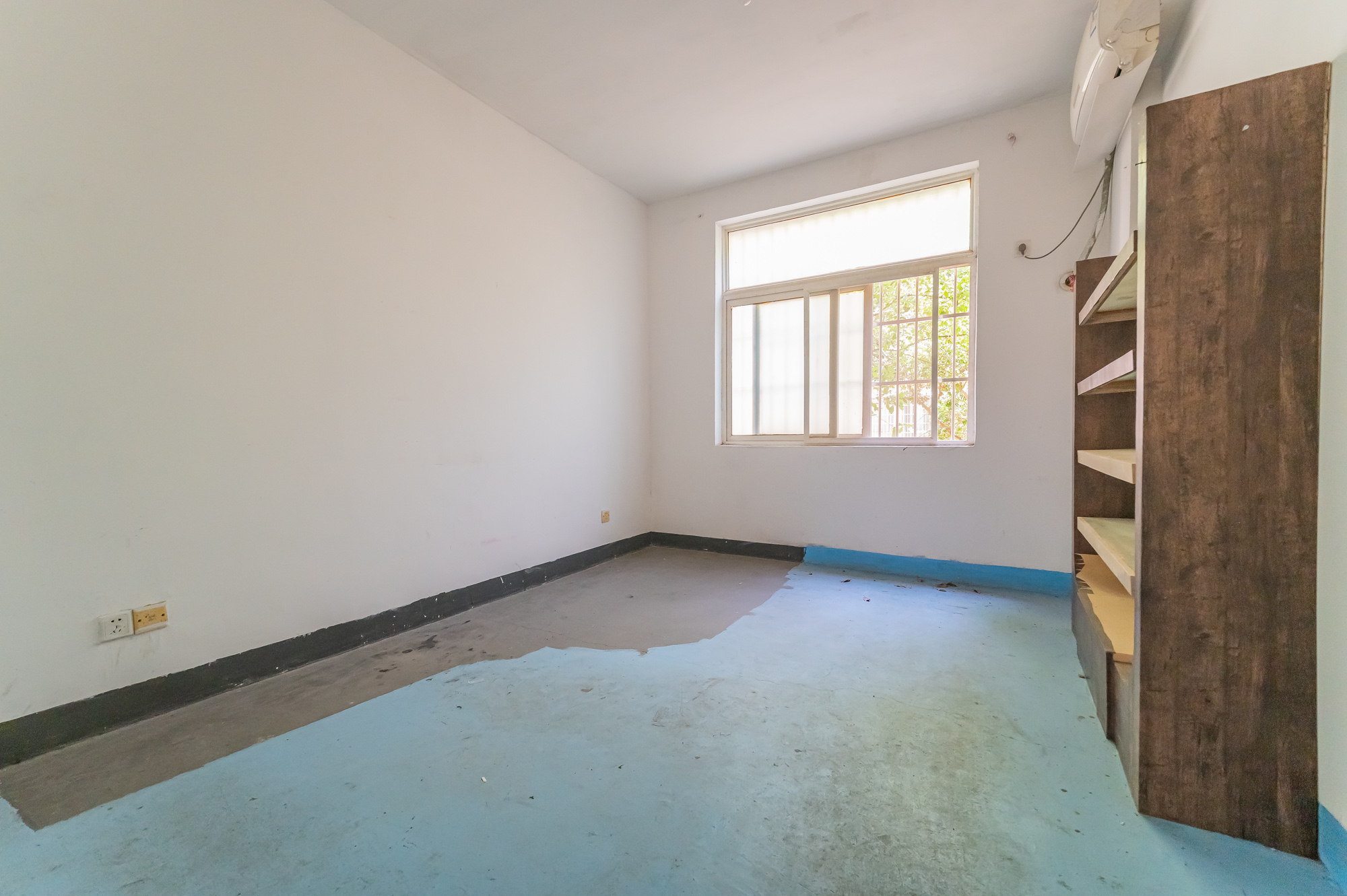 金岸教师公寓 4室2厅2卫 82.00万 金岸教师公寓 4室2厅2卫 82.00万卧室