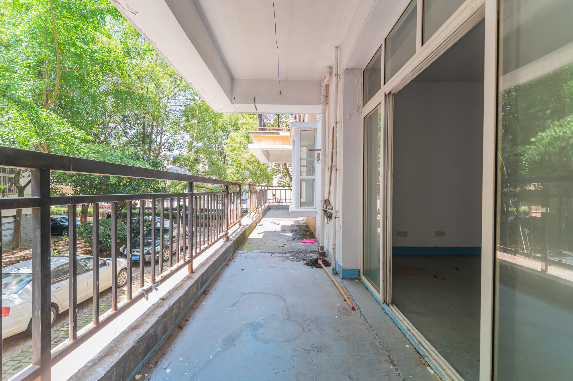 金岸教师公寓 4室2厅2卫 82.00万 金岸教师公寓 4室2厅2卫 82.00万阳台