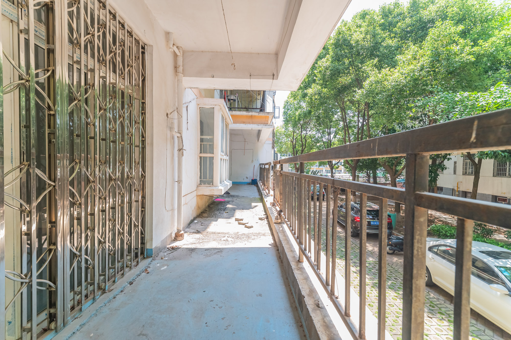 金岸教师公寓 4室2厅2卫 82.00万 金岸教师公寓 4室2厅2卫 82.00万阳台