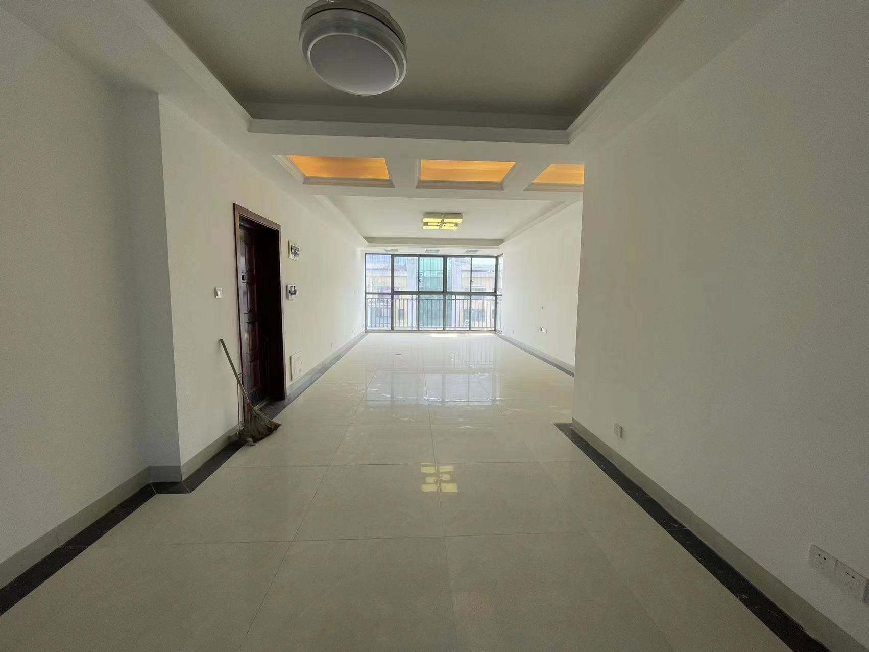 明峰银座  3室2厅2卫    59.8万 明峰银座  3室2厅2卫    59.8万室内图