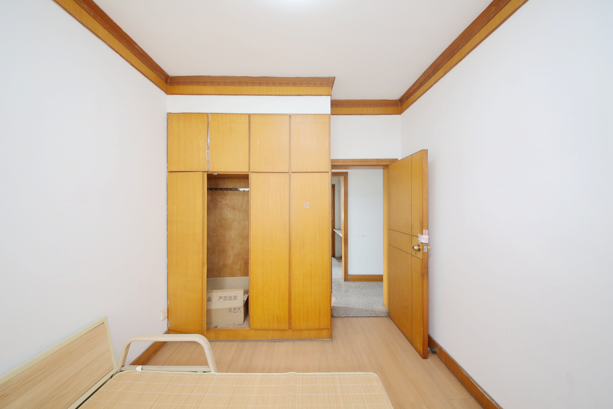芙蓉区国税局宿舍  3室2厅2卫    125.0万卧室