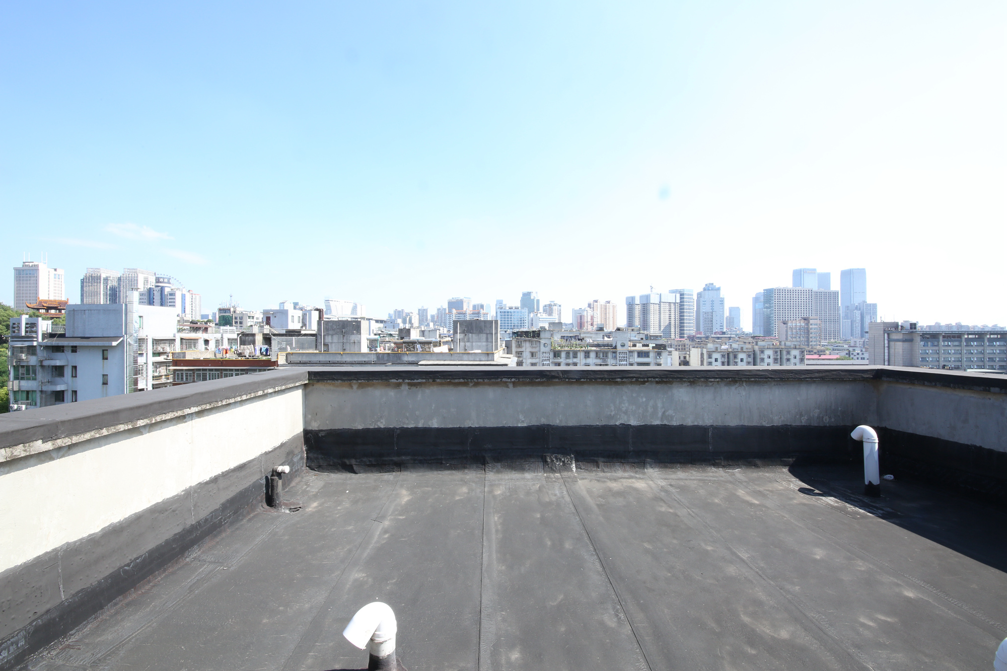 银桥公寓  3室2厅2卫   140.00万阳台