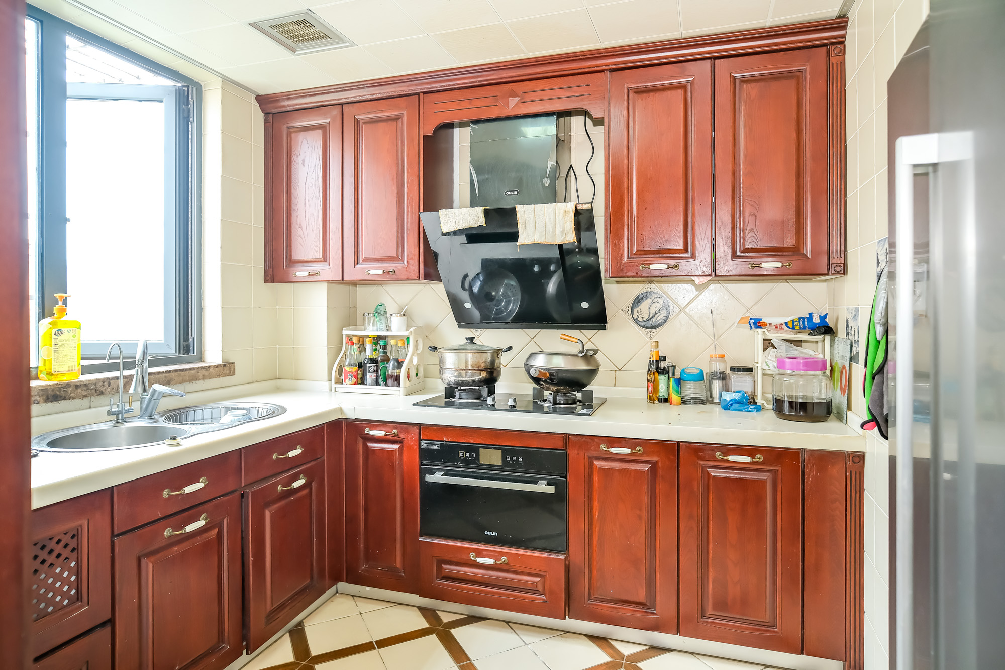 山水湾  3室2厅1卫    100.0万 山水湾  3室2厅1卫    100.0万厨房