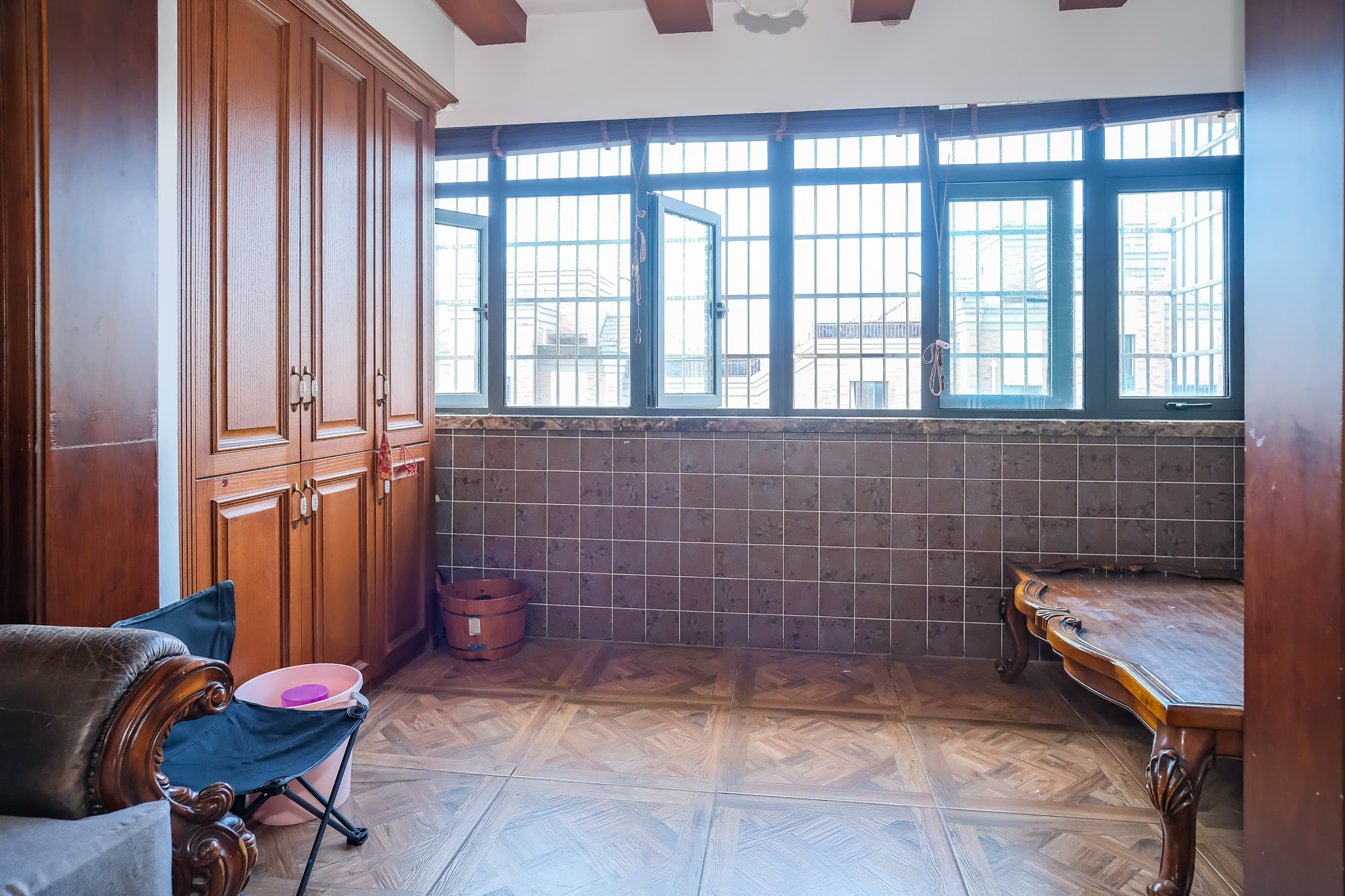 山水湾  3室2厅1卫    100.0万 山水湾  3室2厅1卫    100.0万阳台