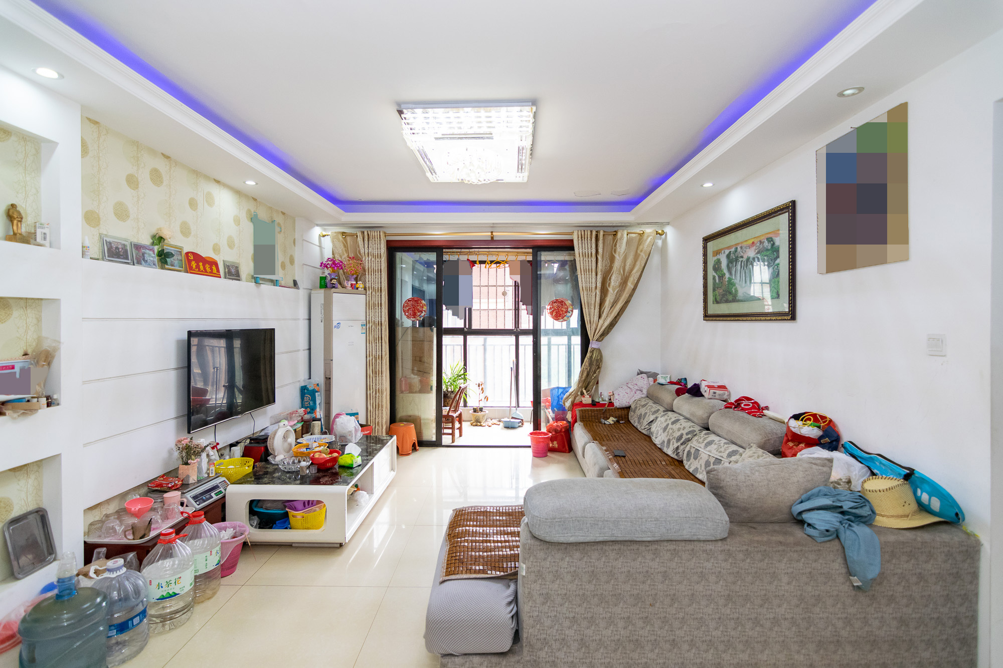 新城国际花都 4室2厅2卫 120.0万 新城国际花都 4室2厅2卫 120.0万客厅