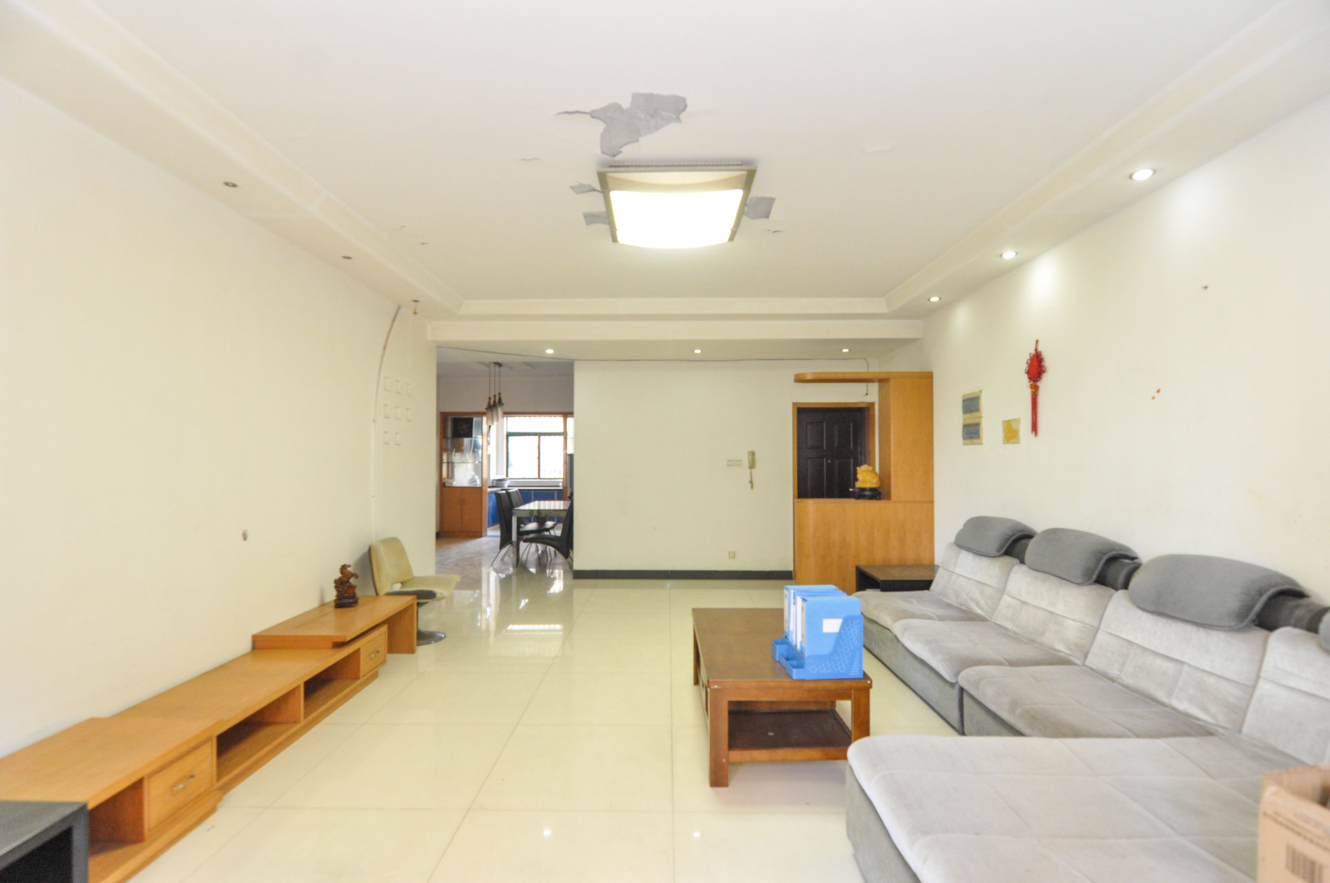 城西公寓（西城门第）  3室2厅2卫    118.0万客厅