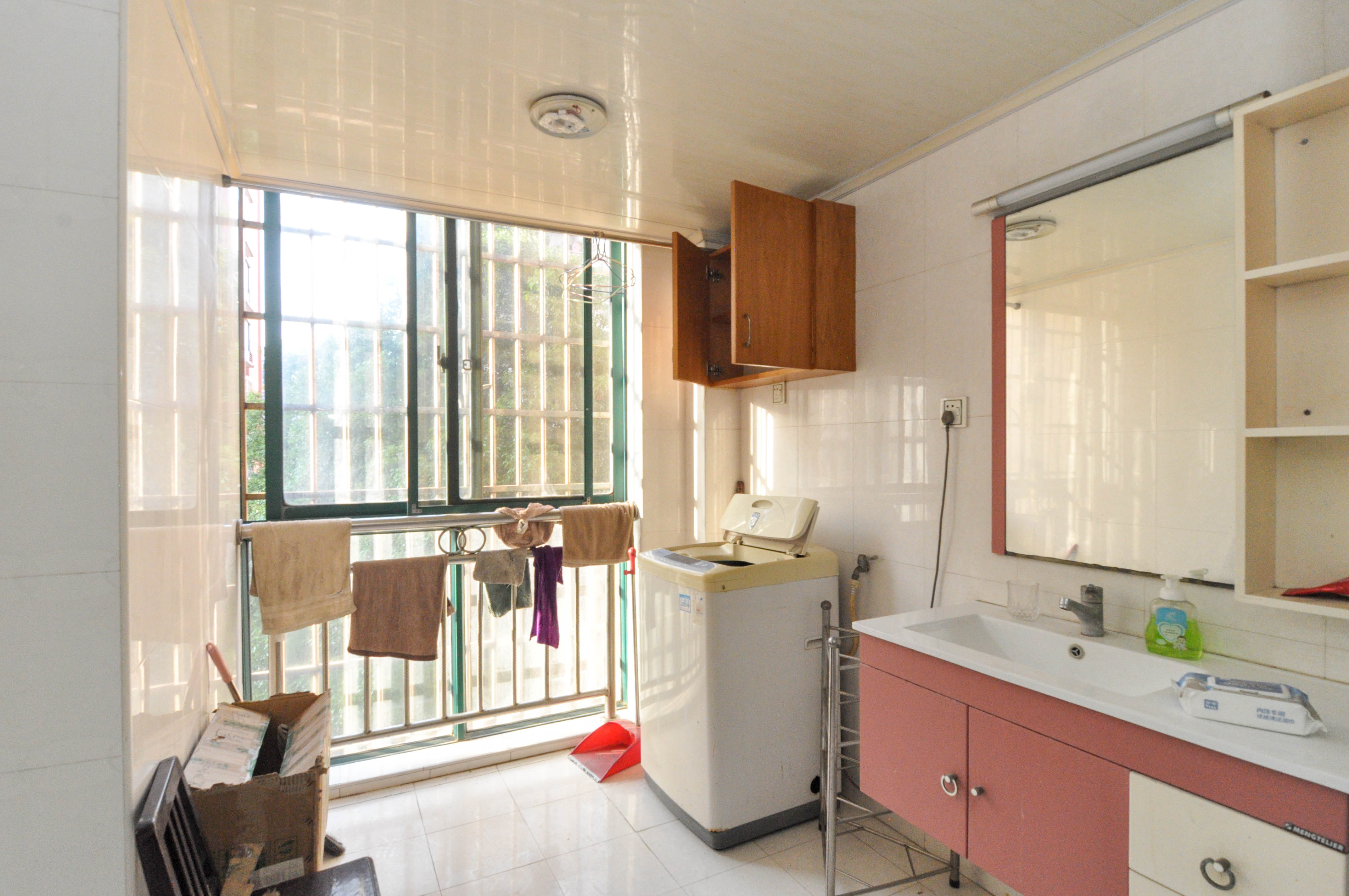 城西公寓（西城门第）  3室2厅2卫    118.0万卫生间