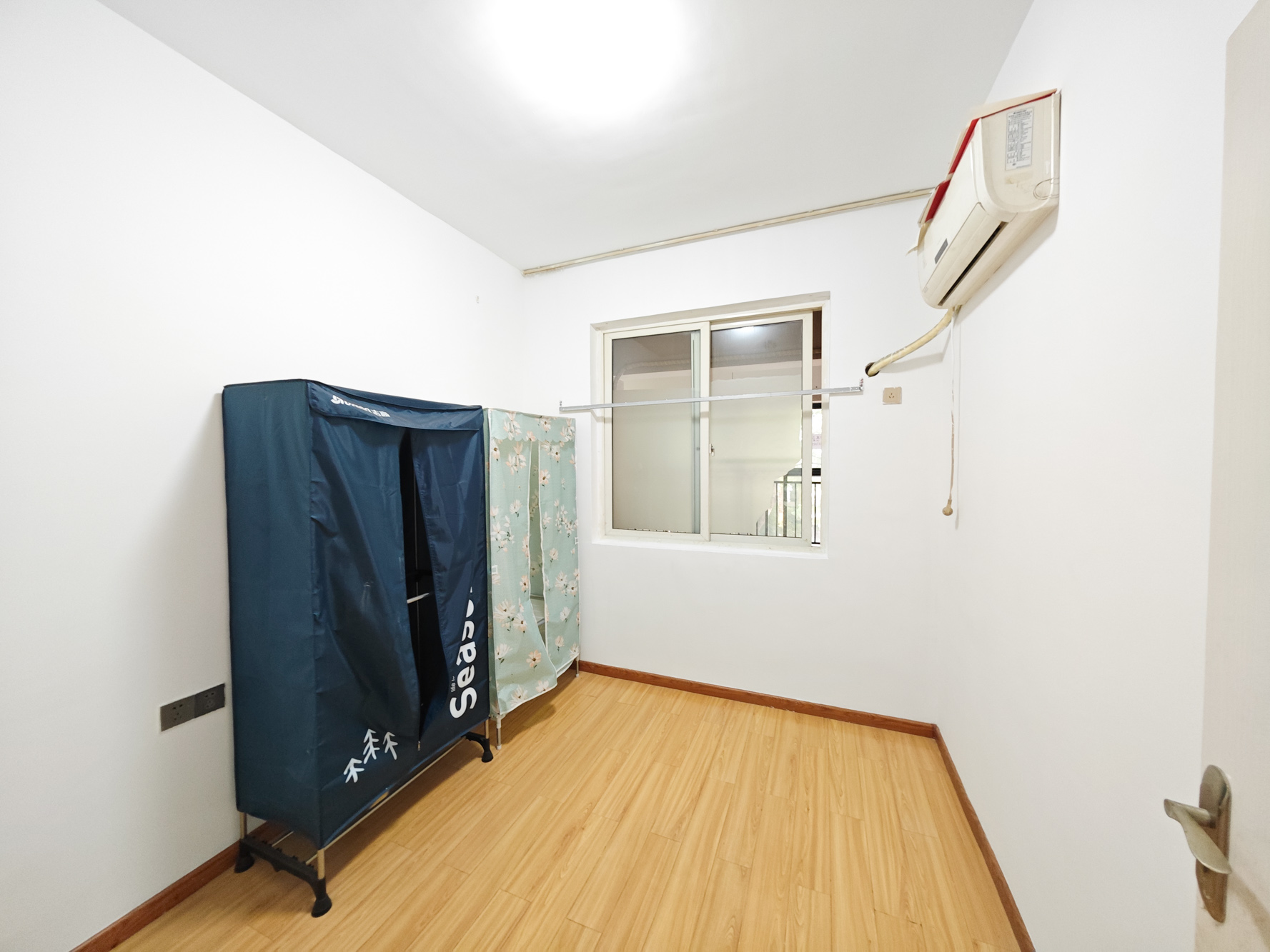 星城荣域  3室2厅2卫   186.00万卧室