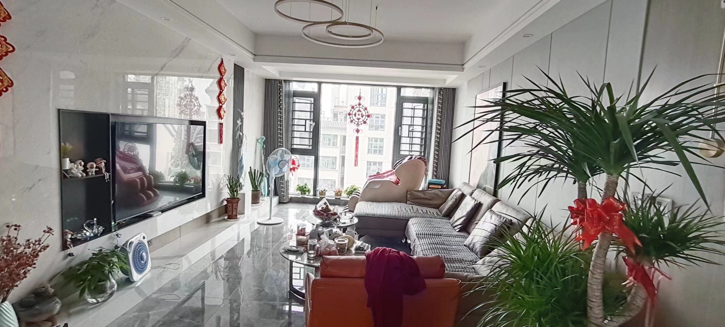 白石古莲城松竹里  3室2厅1卫    135.8万 白石古莲城松竹里  3室2厅1卫    135.8万客厅