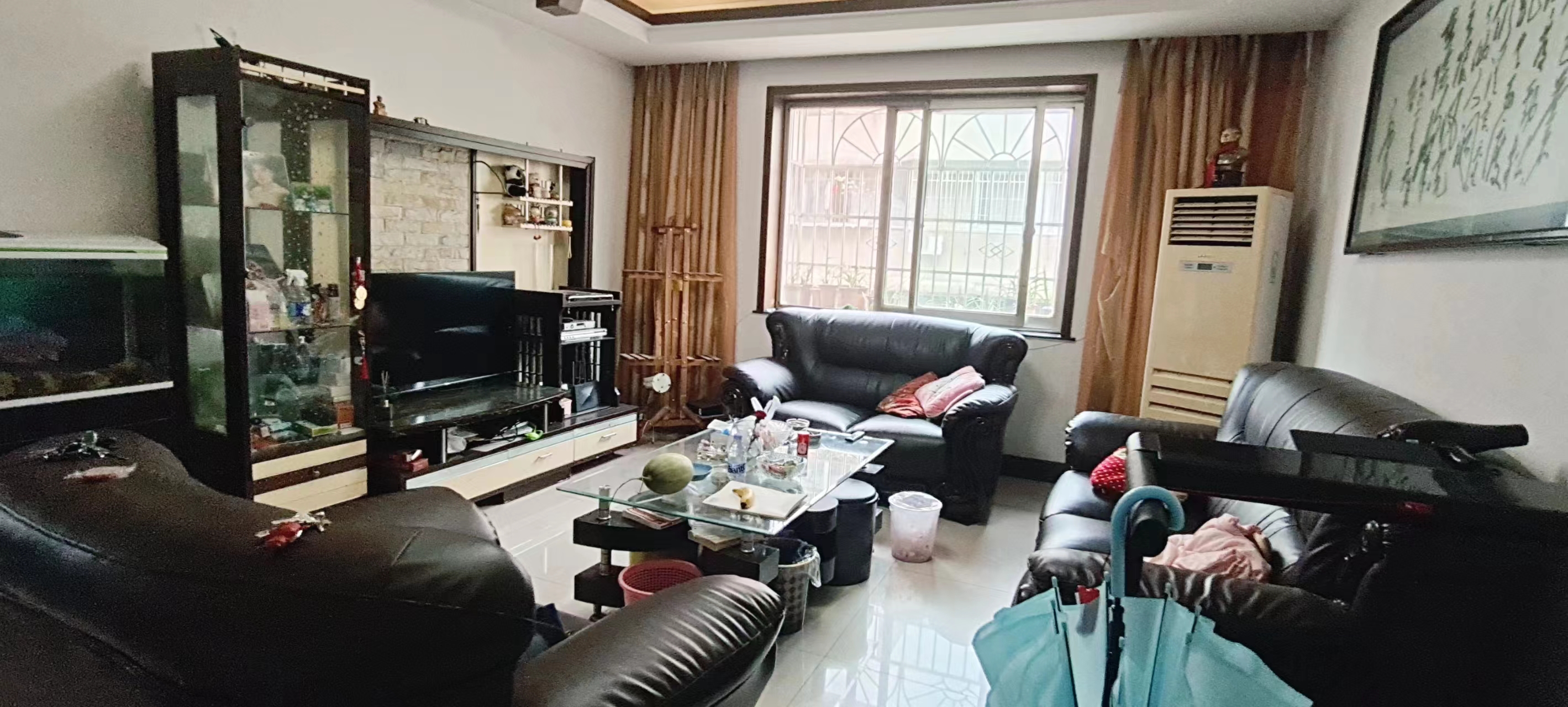 天骄公寓  3室2厅2卫    48.8万 天骄公寓  3室2厅2卫    48.8万客厅