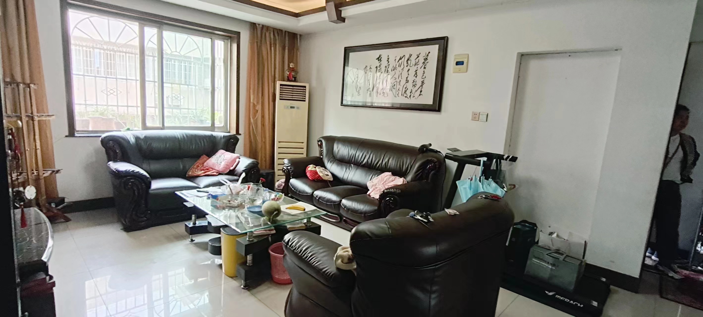 天骄公寓  3室2厅2卫    48.8万 天骄公寓  3室2厅2卫    48.8万客厅