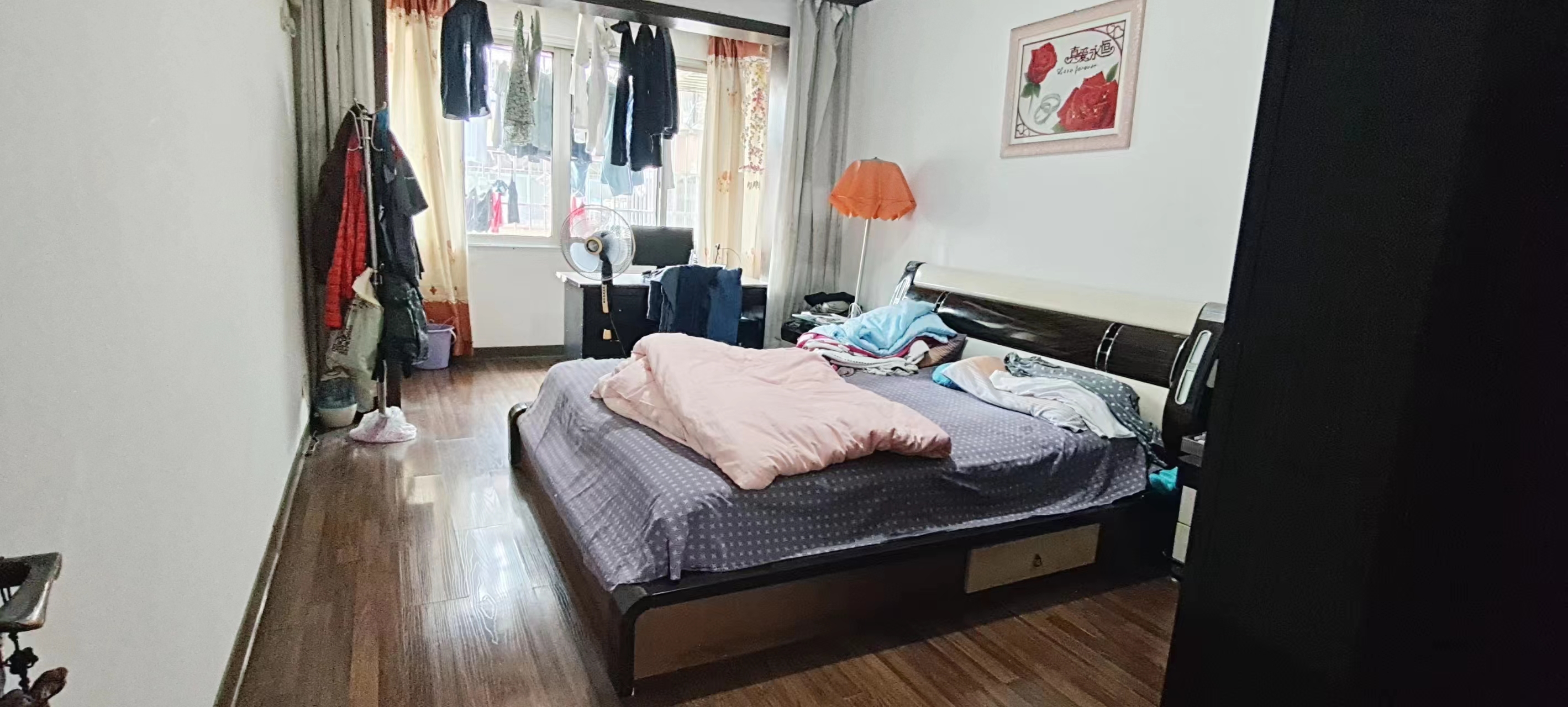 天骄公寓  3室2厅2卫    48.8万 天骄公寓  3室2厅2卫    48.8万客厅