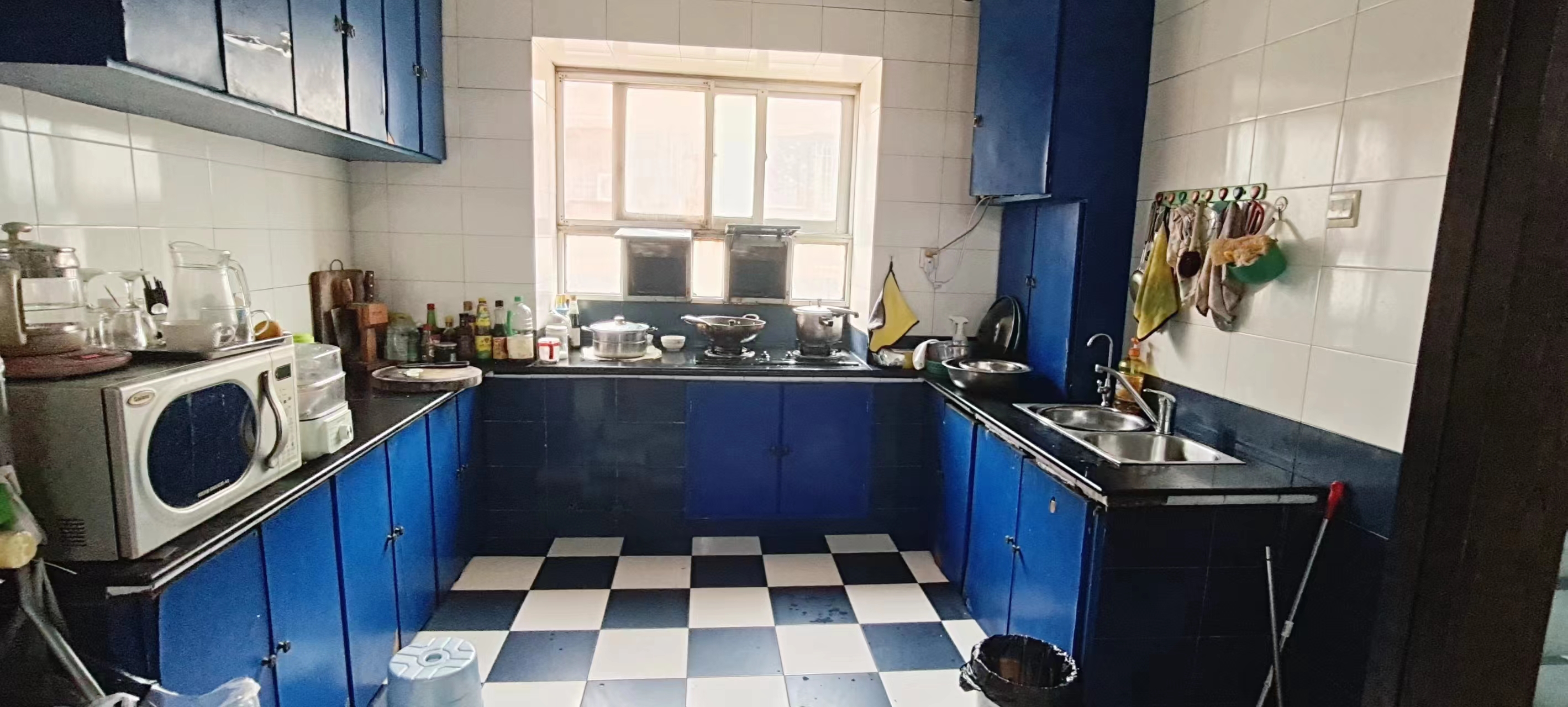 天骄公寓  3室2厅2卫    48.8万 天骄公寓  3室2厅2卫    48.8万客厅