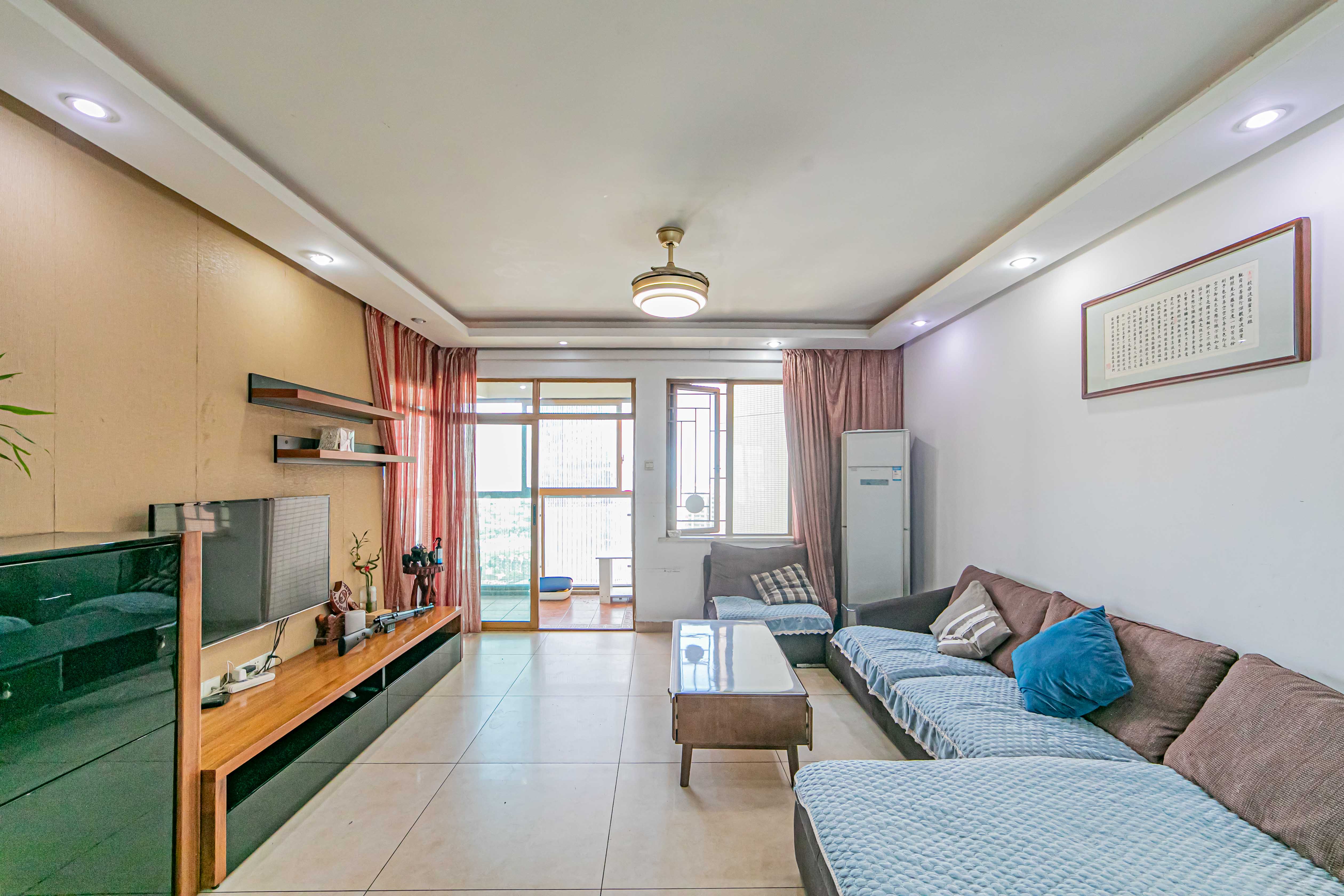 天健芙蓉盛世一期  4室2厅2卫    185.0万客厅