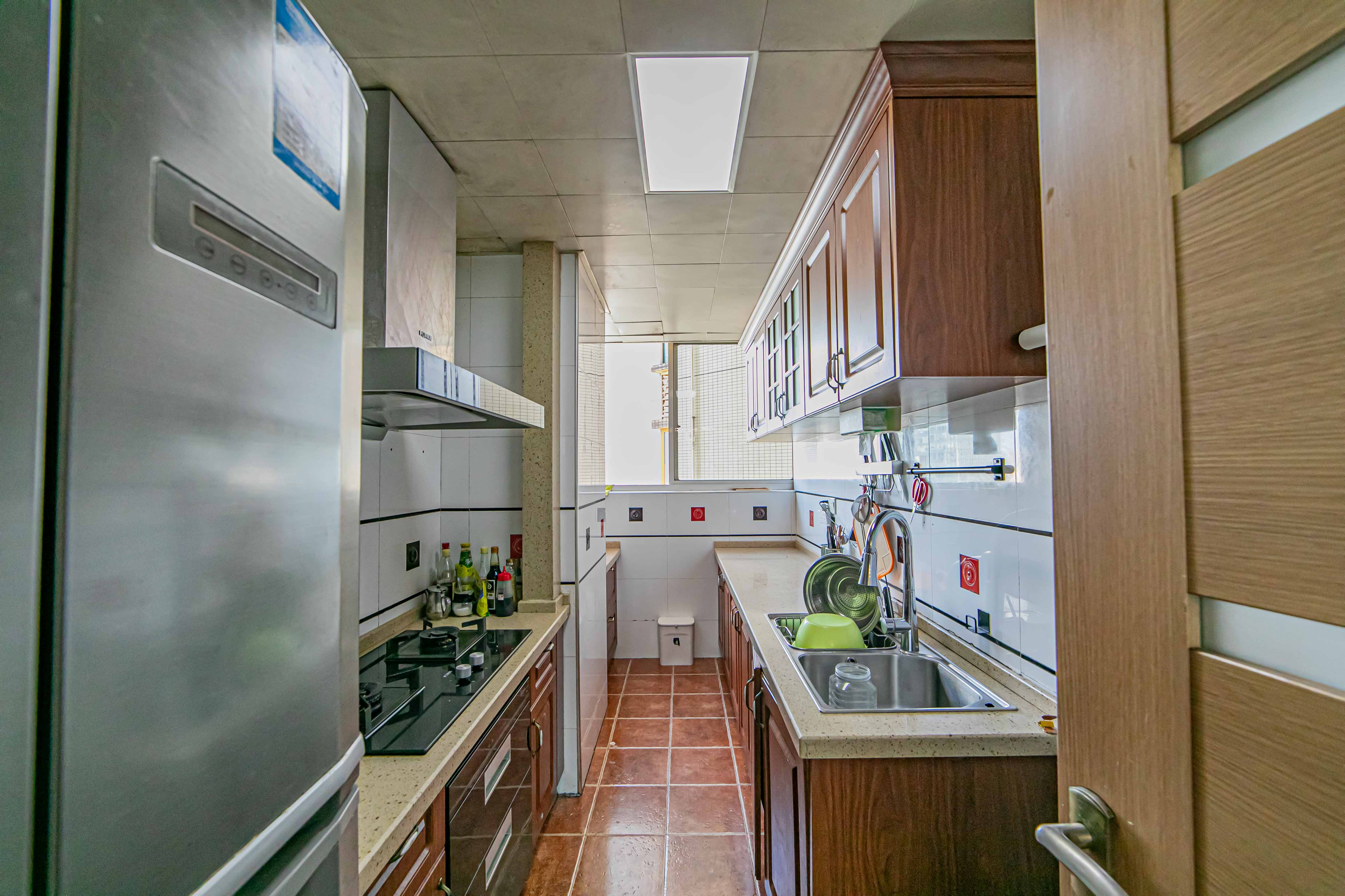 天健芙蓉盛世一期  4室2厅2卫    185.0万厨房