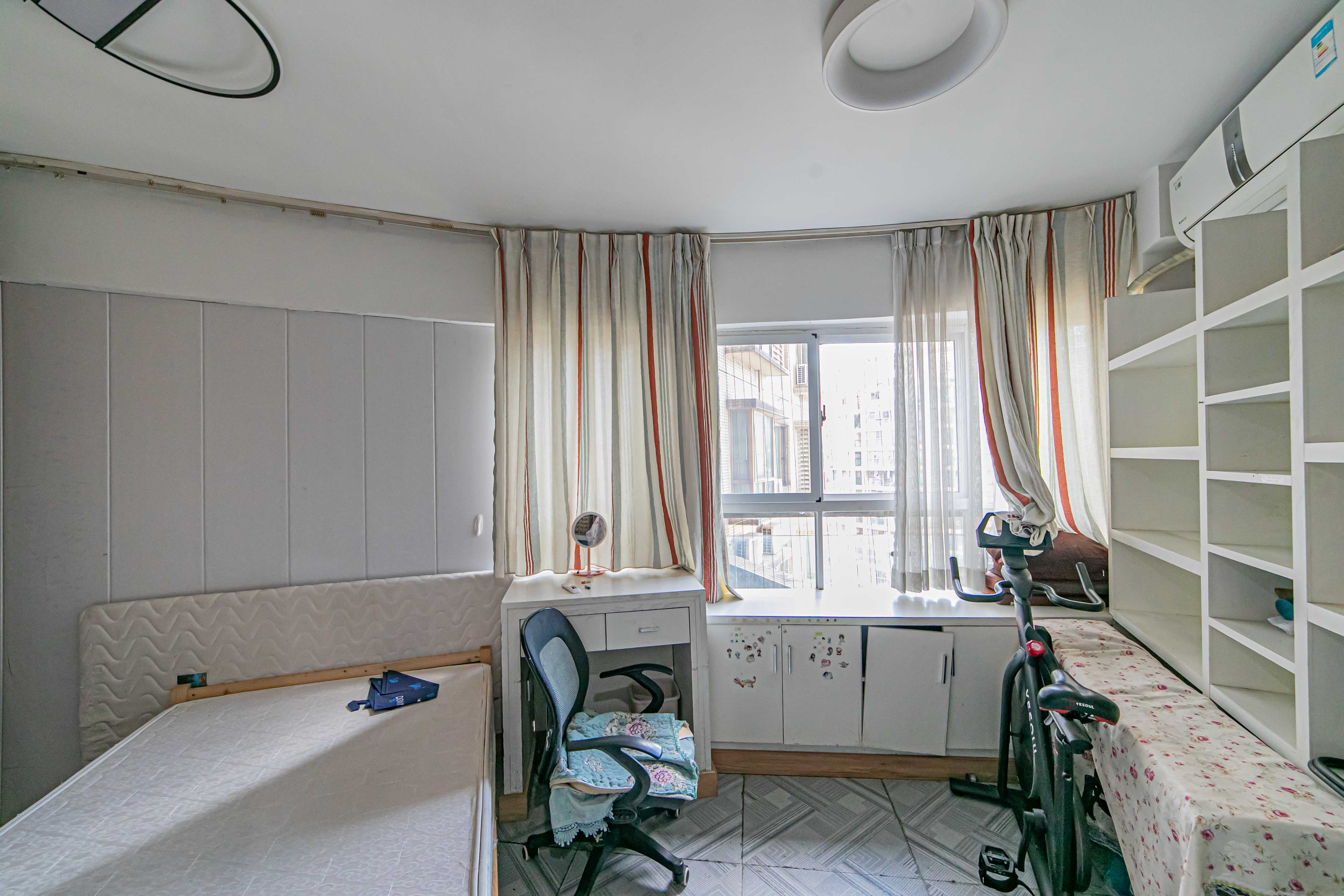 天健芙蓉盛世一期  4室2厅2卫    185.0万卧室