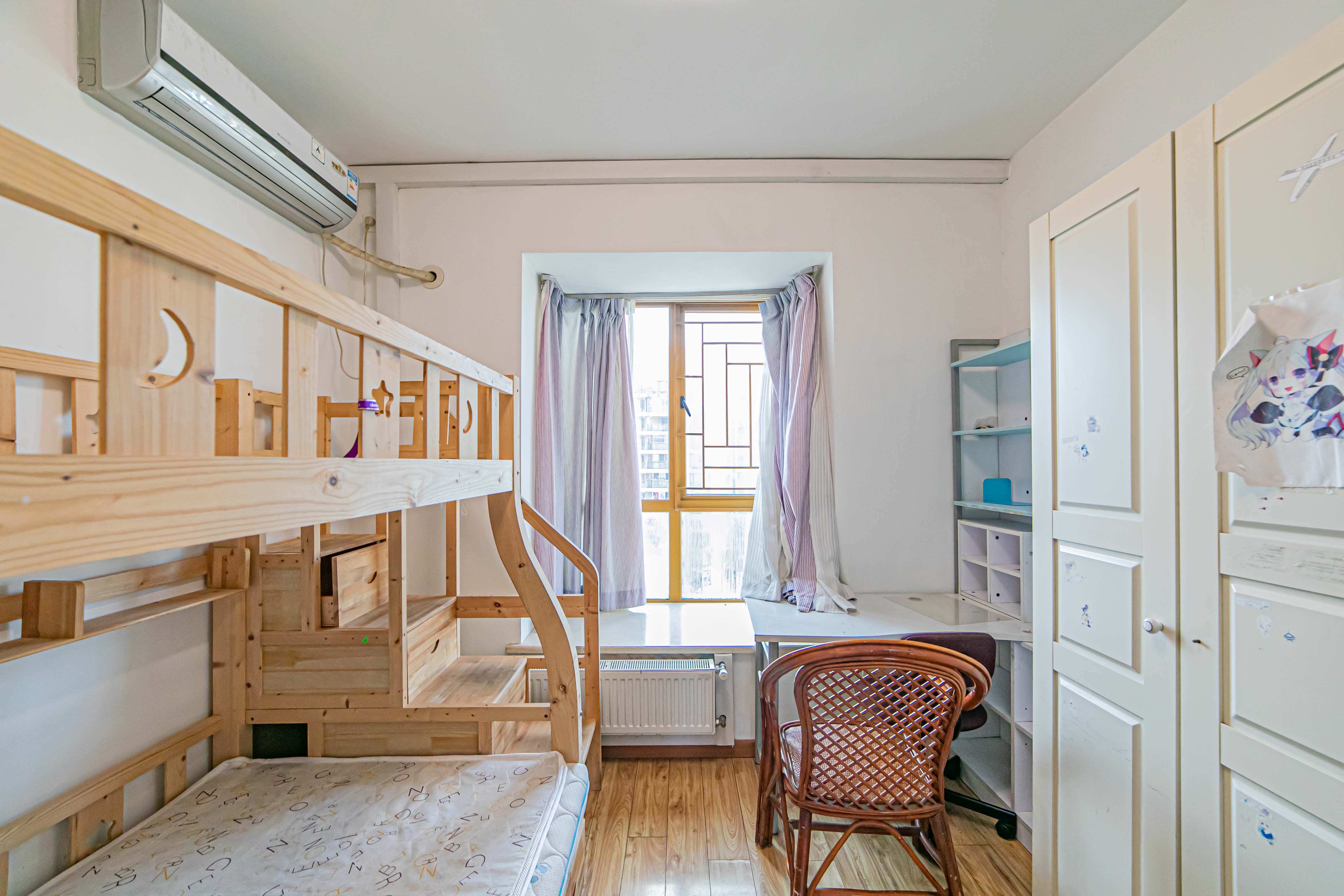 天健芙蓉盛世一期  4室2厅2卫    185.0万卧室