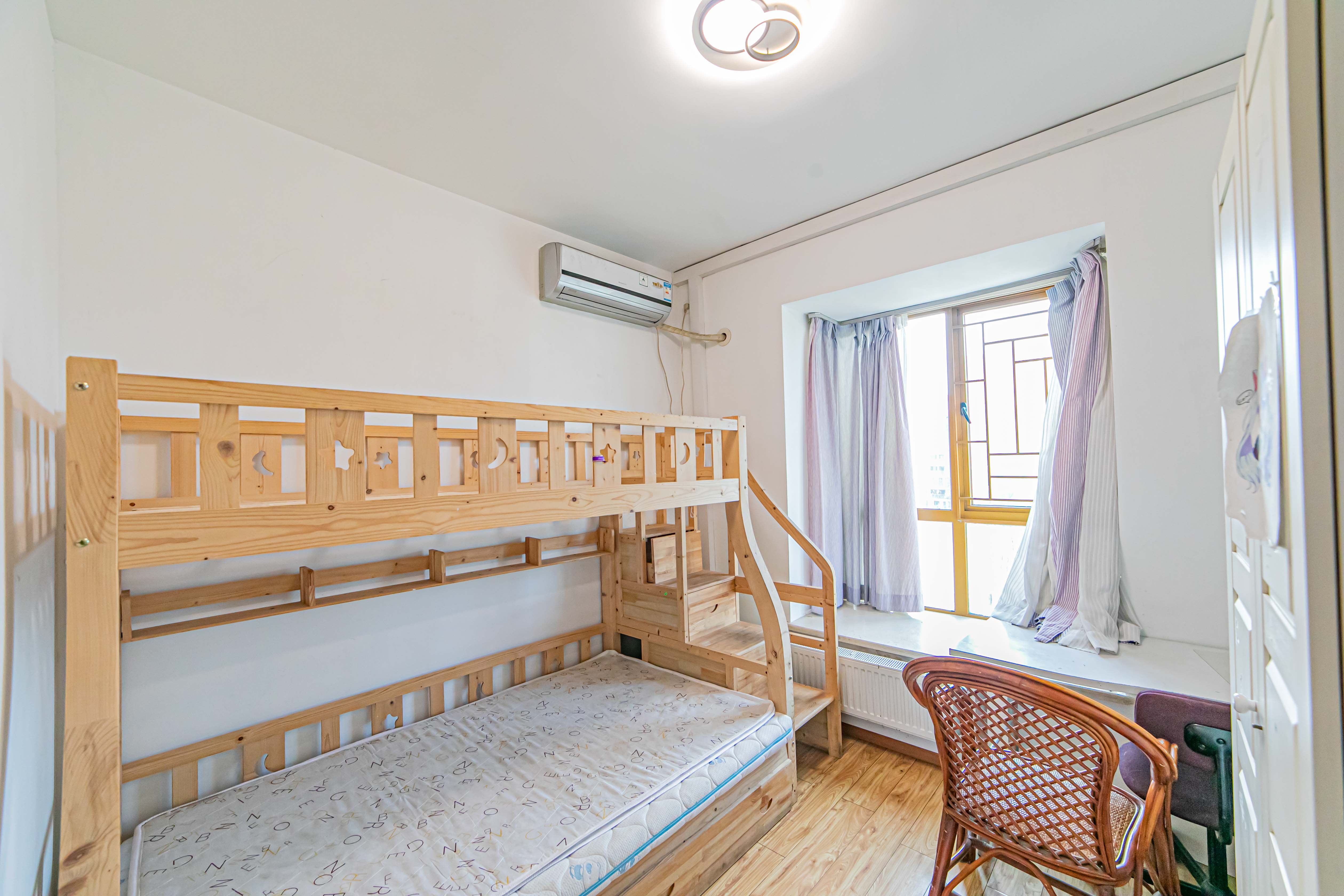 天健芙蓉盛世一期  4室2厅2卫    185.0万卧室