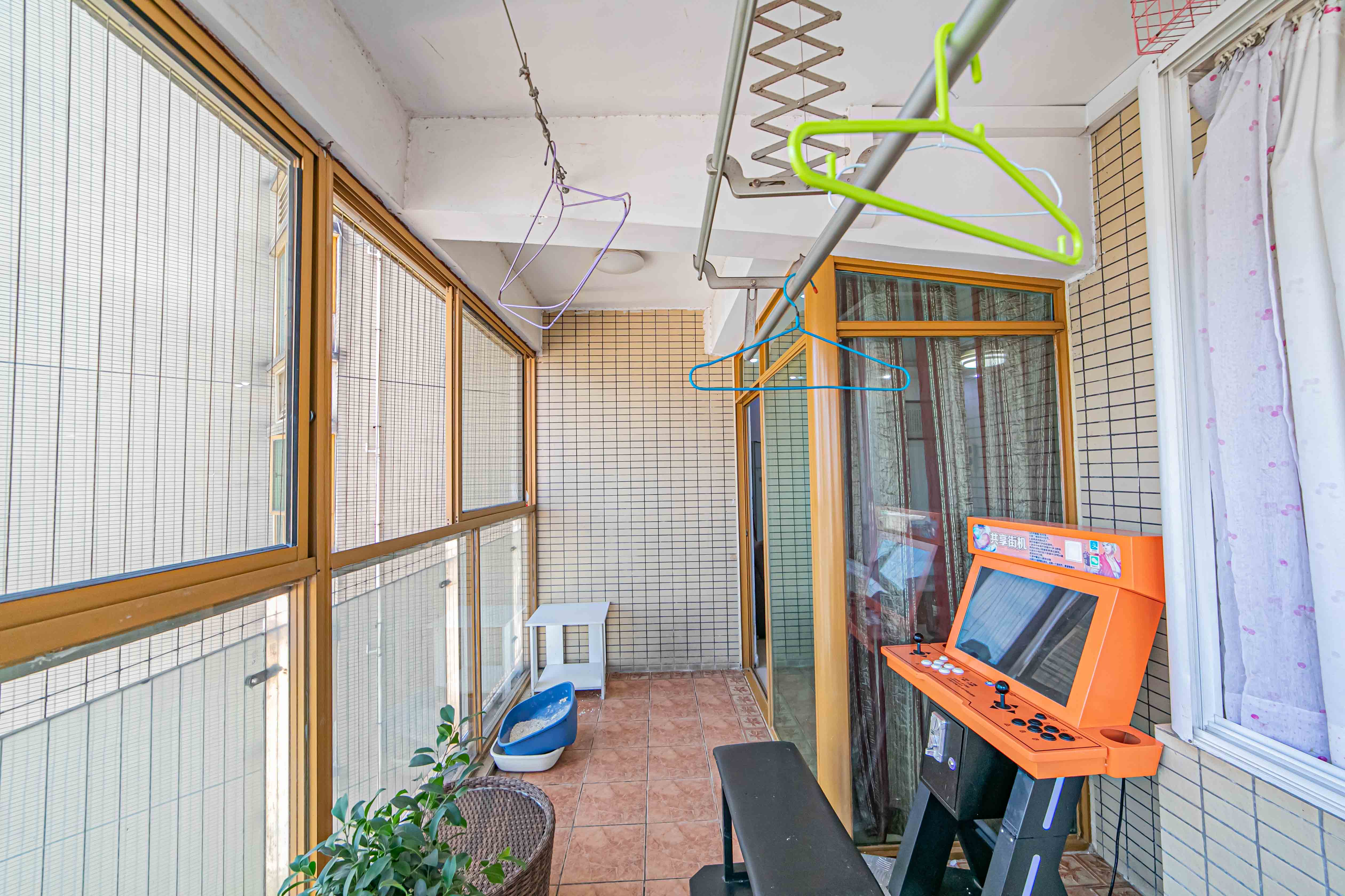 天健芙蓉盛世一期  4室2厅2卫    185.0万阳台