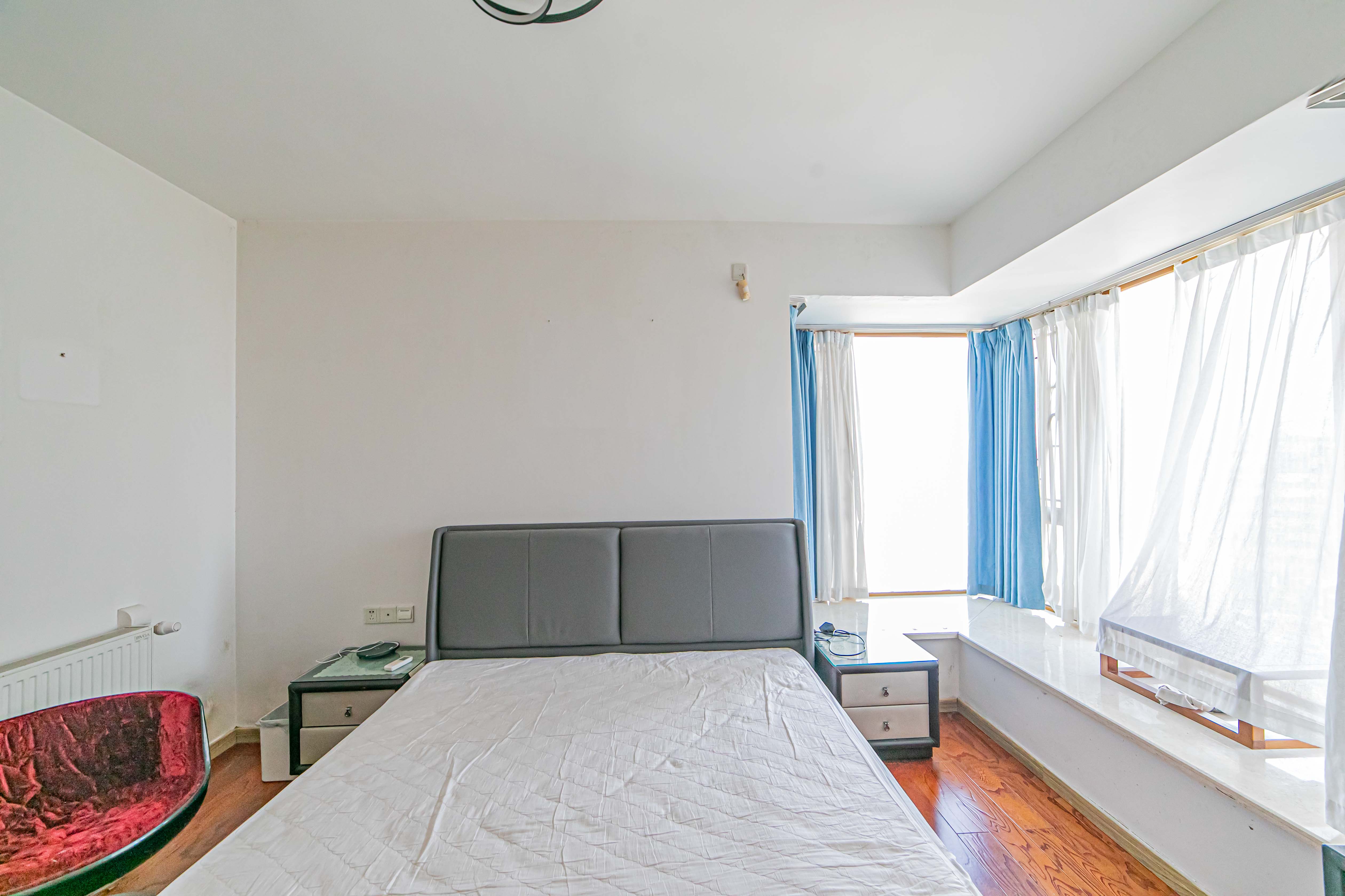 天健芙蓉盛世一期  4室2厅2卫    185.0万卧室