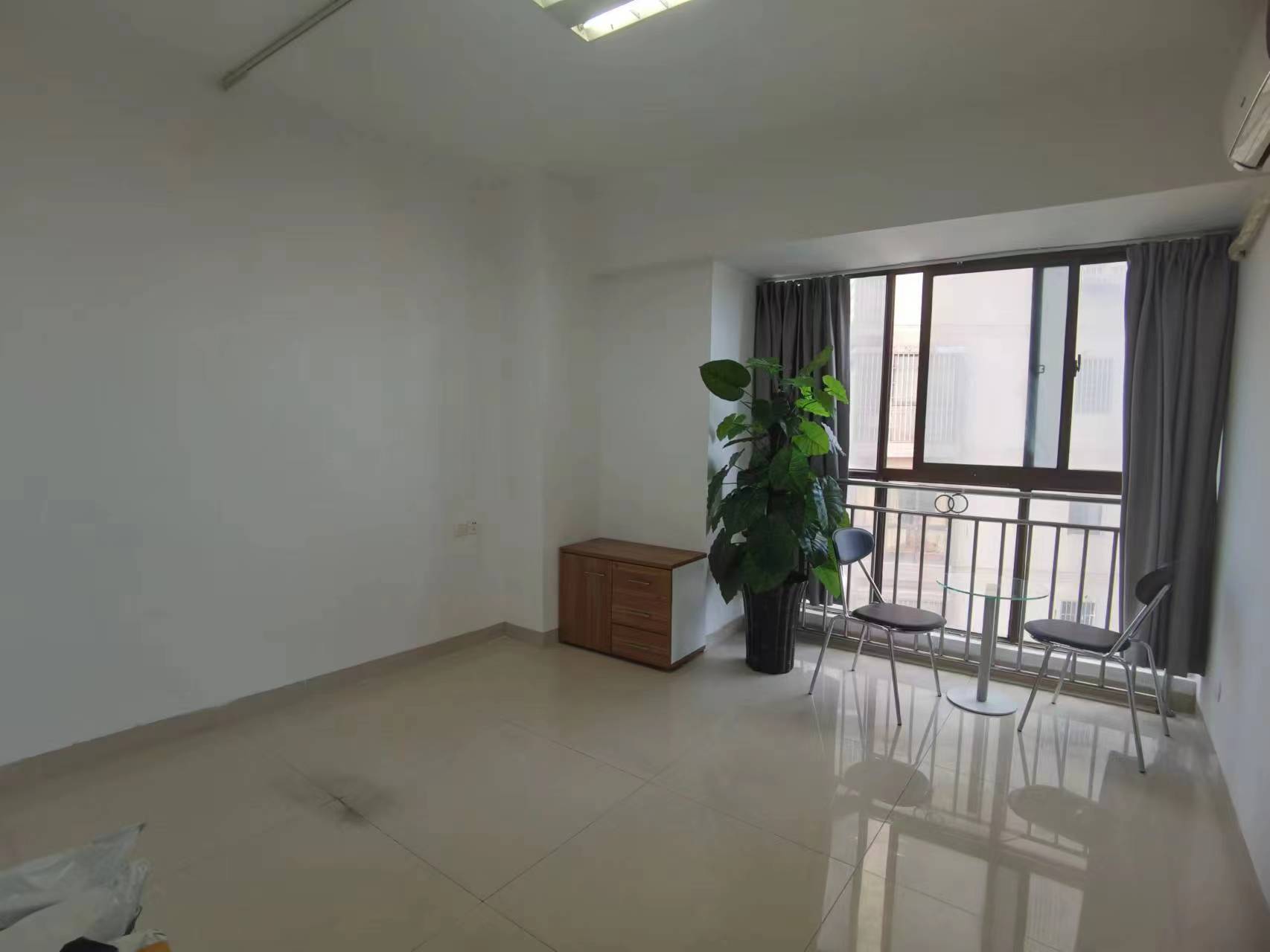 建鑫二期  2室2厅1卫   41.80万客厅