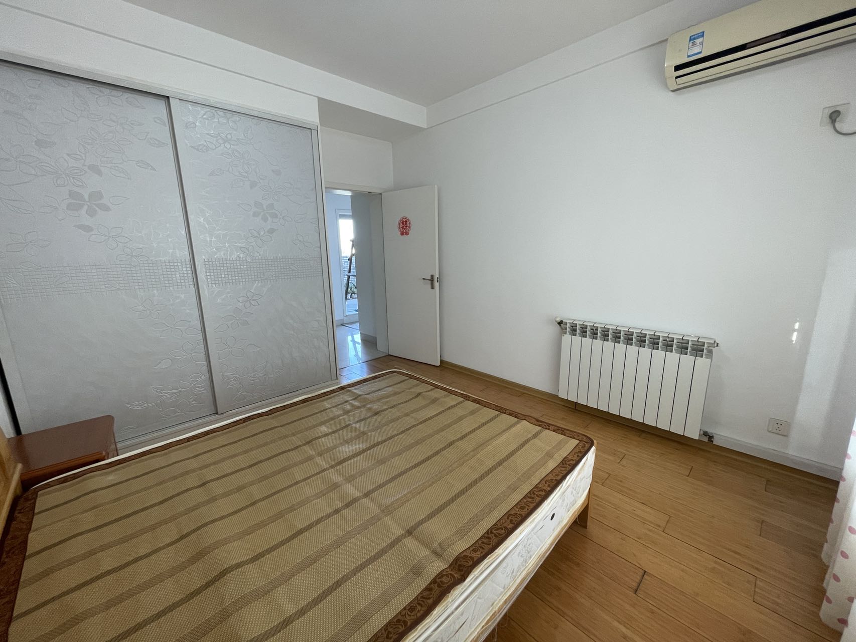 海创明珠花园 6室2厅3卫 75.0万 海创明珠花园 6室2厅3卫 75.0万室内图