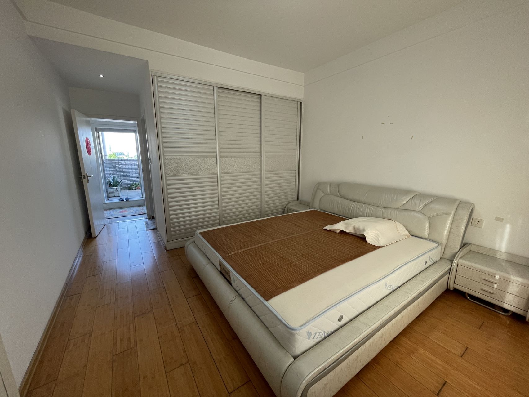 海创明珠花园 6室2厅3卫 75.0万 海创明珠花园 6室2厅3卫 75.0万室内图