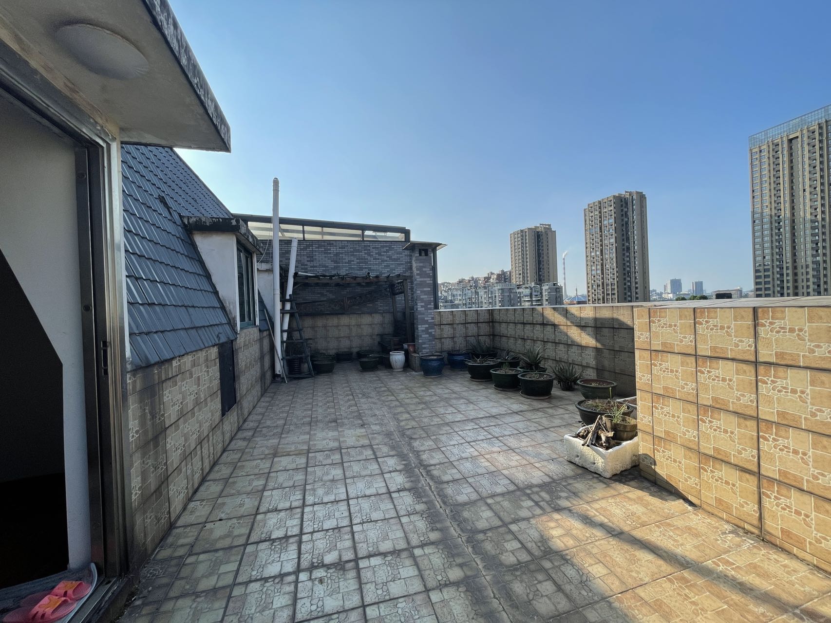 海创明珠花园 6室2厅3卫 75.0万 海创明珠花园 6室2厅3卫 75.0万室内图