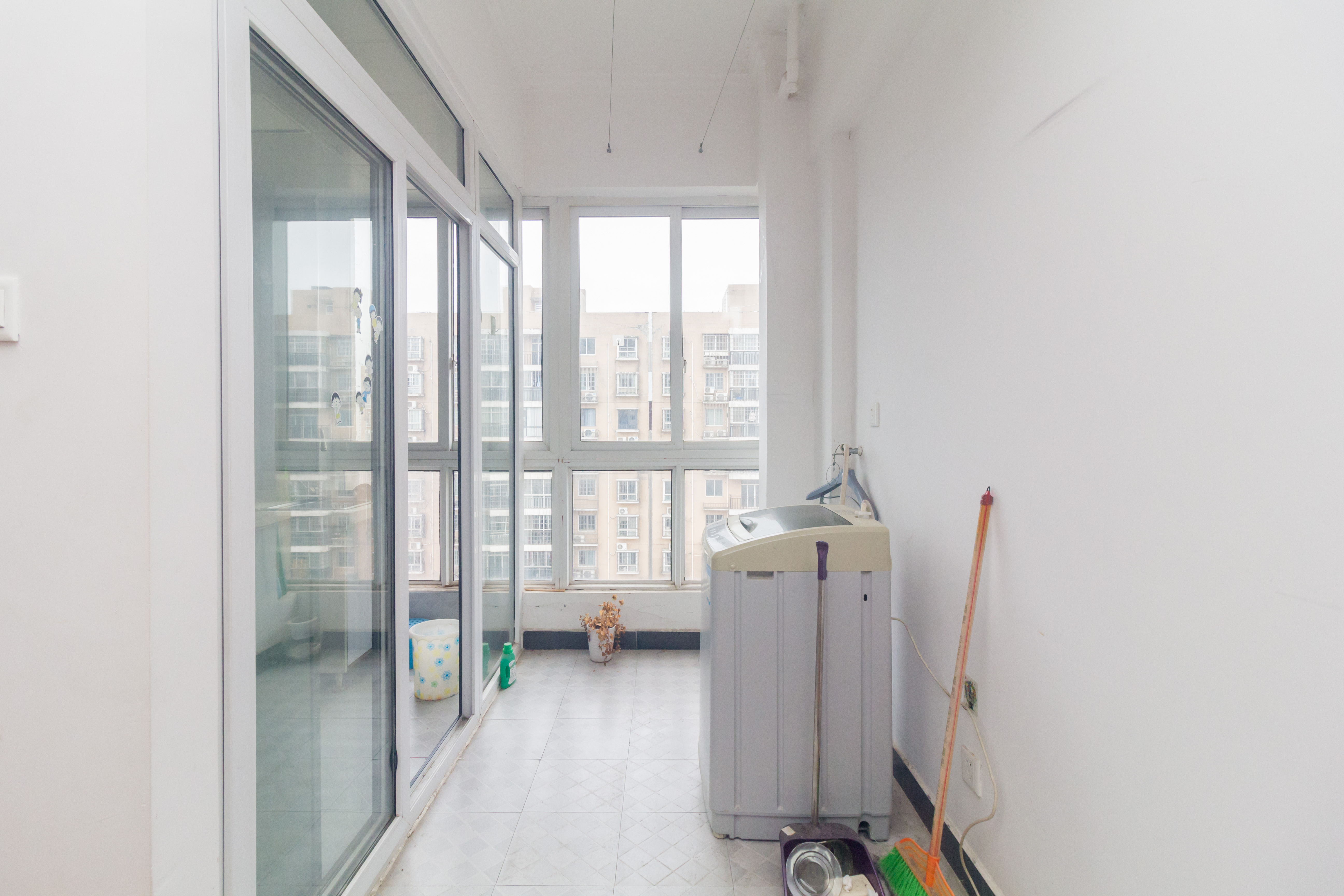 光明城市(星辰青年城) 1室1厅1卫 23.80万 光明城市(星辰青年城) 1室1厅1卫 23.80万阳台