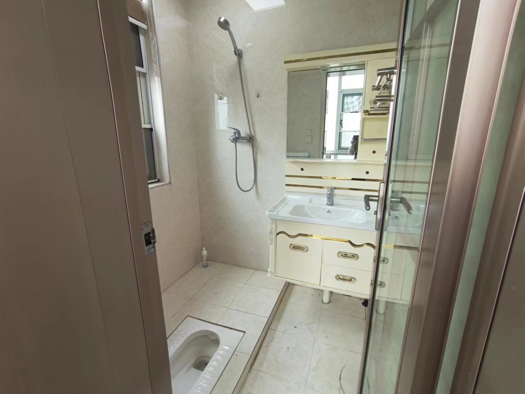 庐山一号  1室1厅1卫    31.0万 庐山一号  1室1厅1卫    31.0万室内图