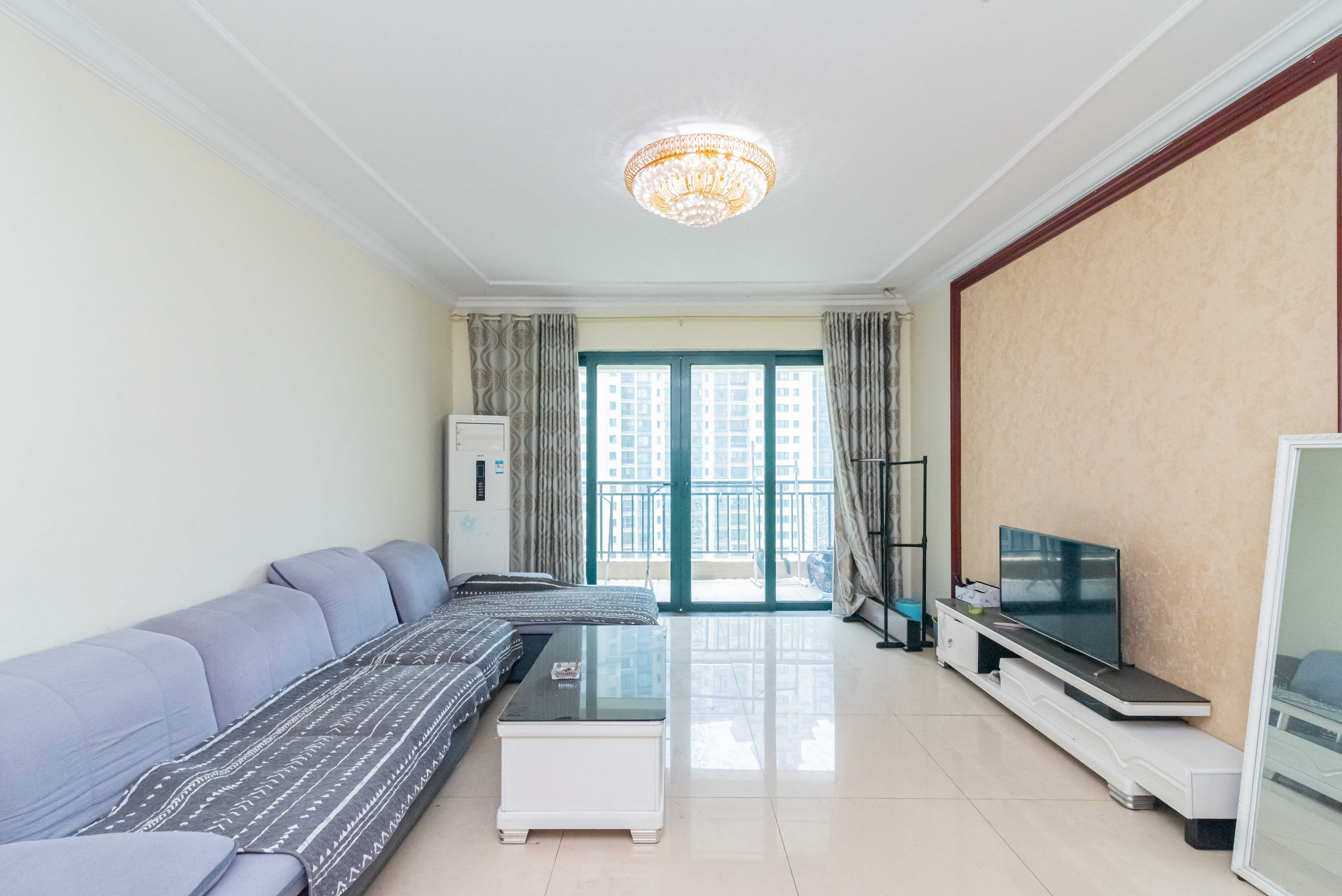 恒大雅苑  4室2厅2卫    168.0万客厅