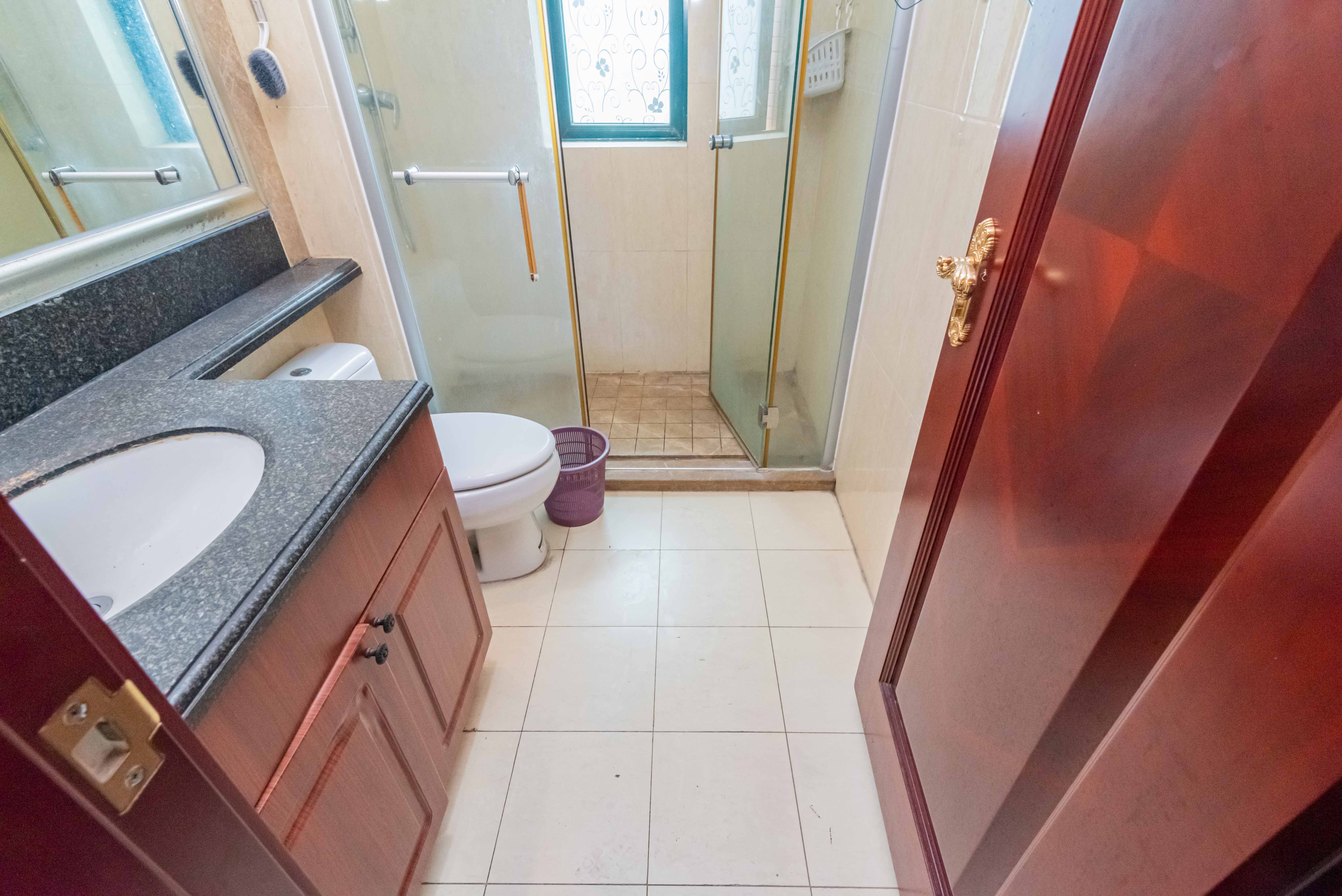 恒大雅苑  4室2厅2卫    168.0万卫生间