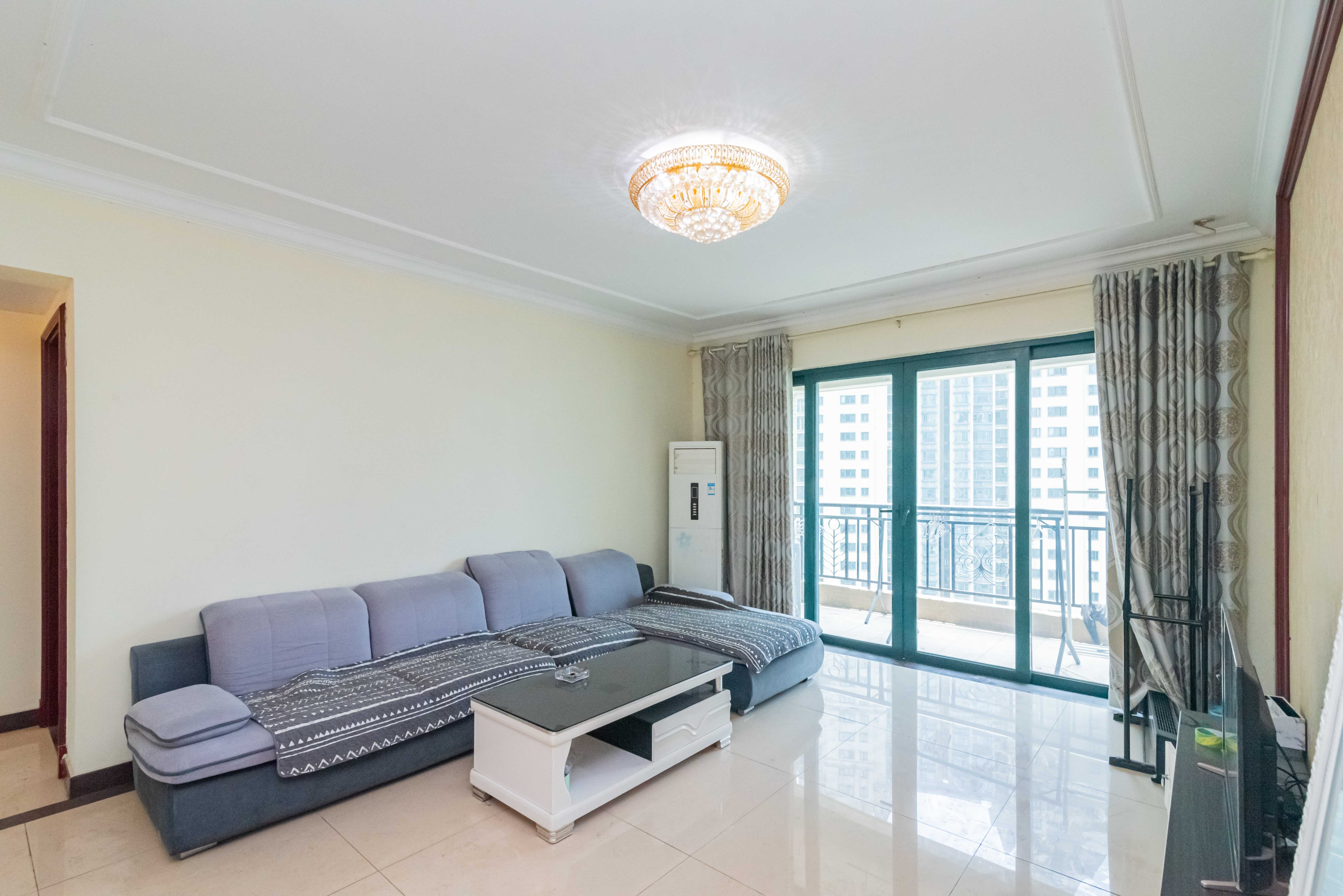 恒大雅苑  4室2厅2卫    168.0万客厅