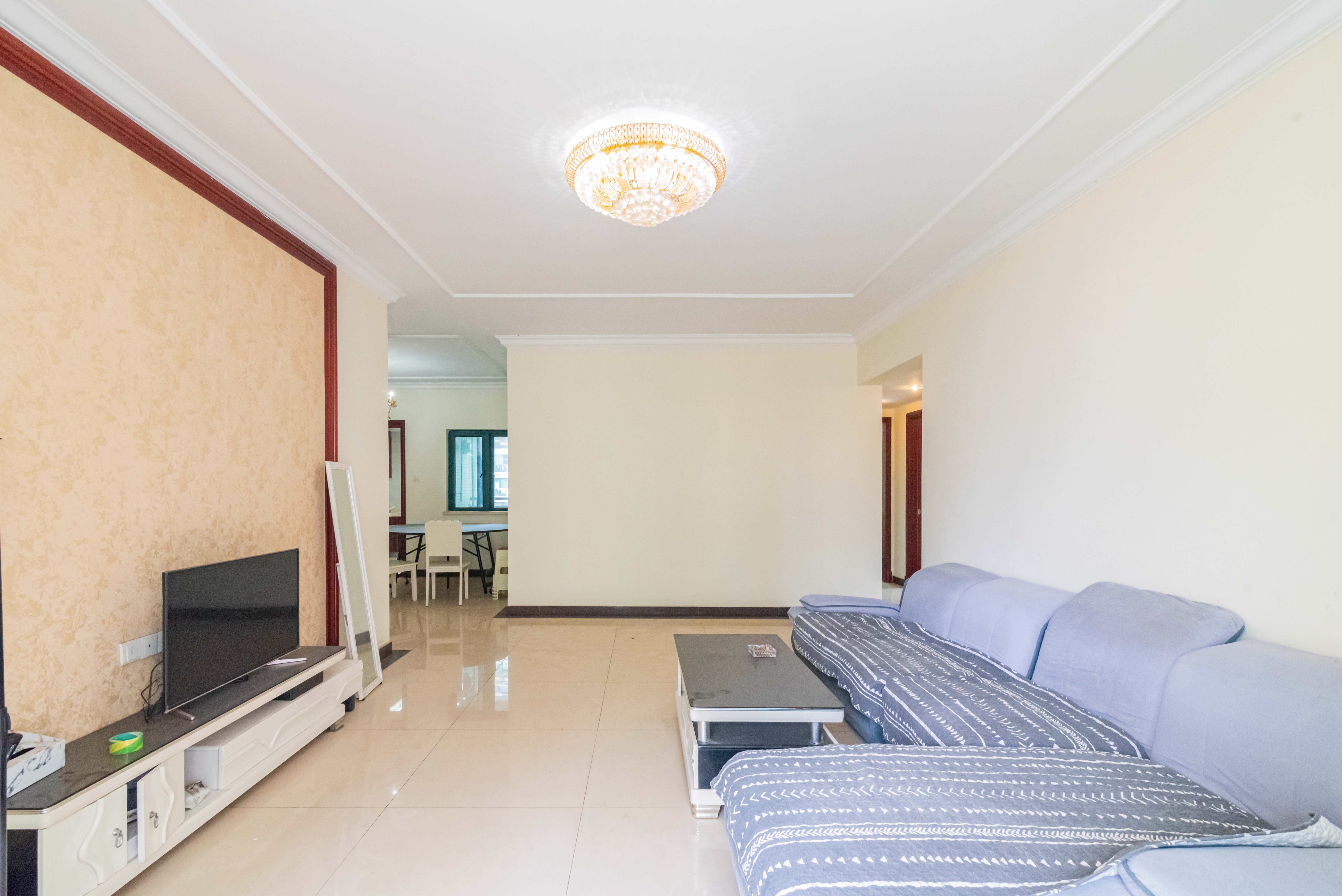 恒大雅苑  4室2厅2卫    168.0万客厅