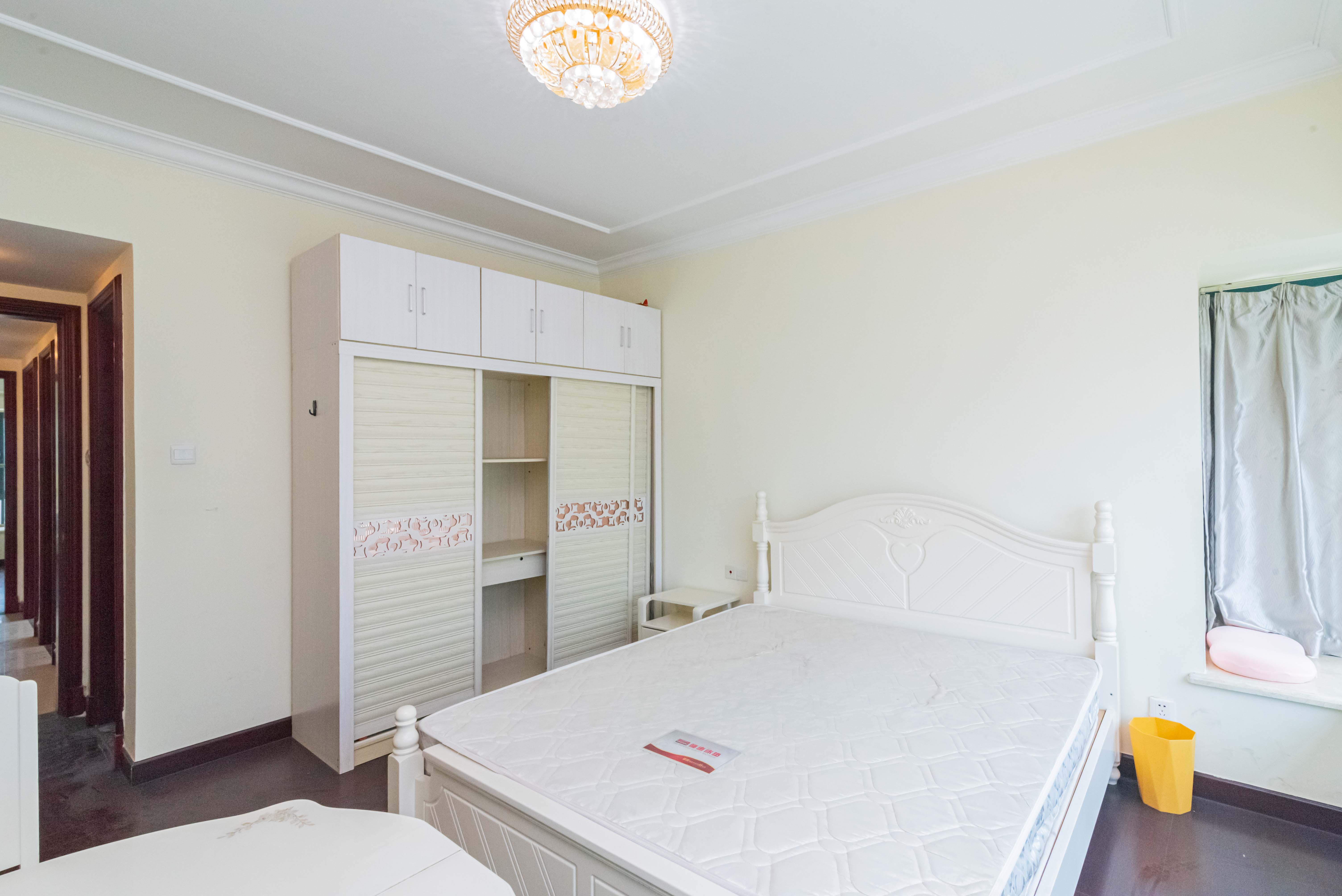 恒大雅苑  4室2厅2卫    168.0万卧室