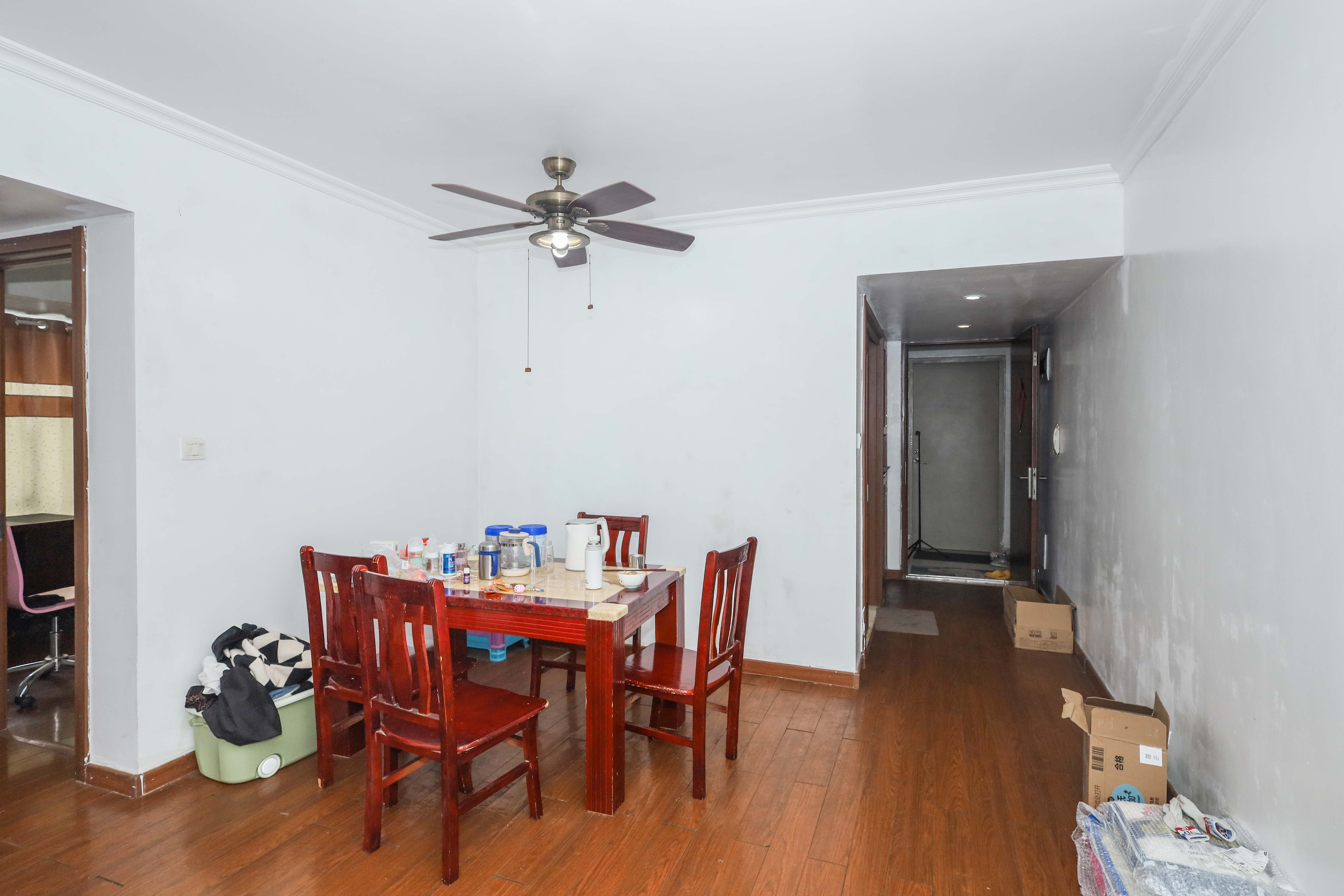 万科城市花园  2室2厅1卫    75.0万客厅