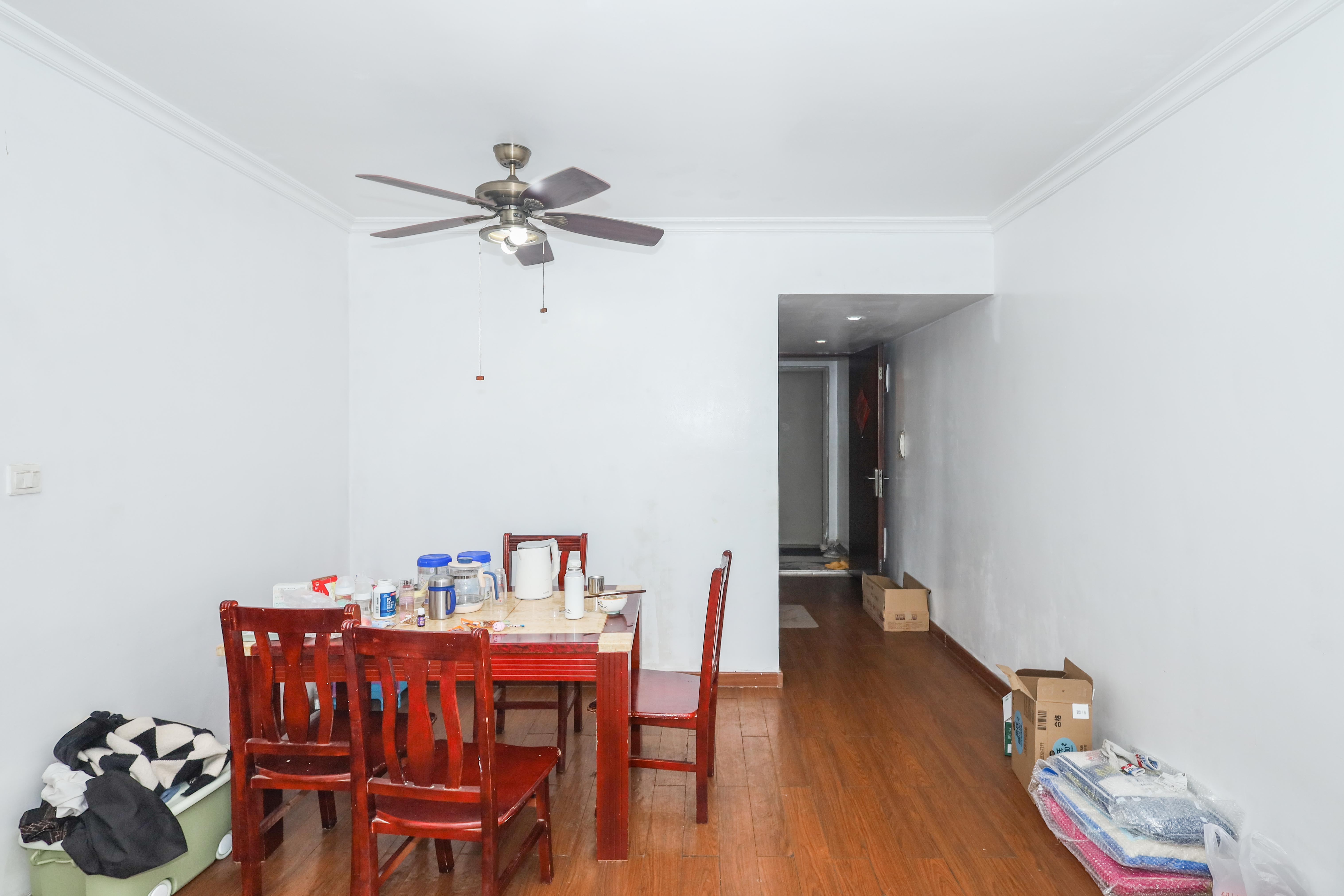 万科城市花园  2室2厅1卫    75.0万客厅