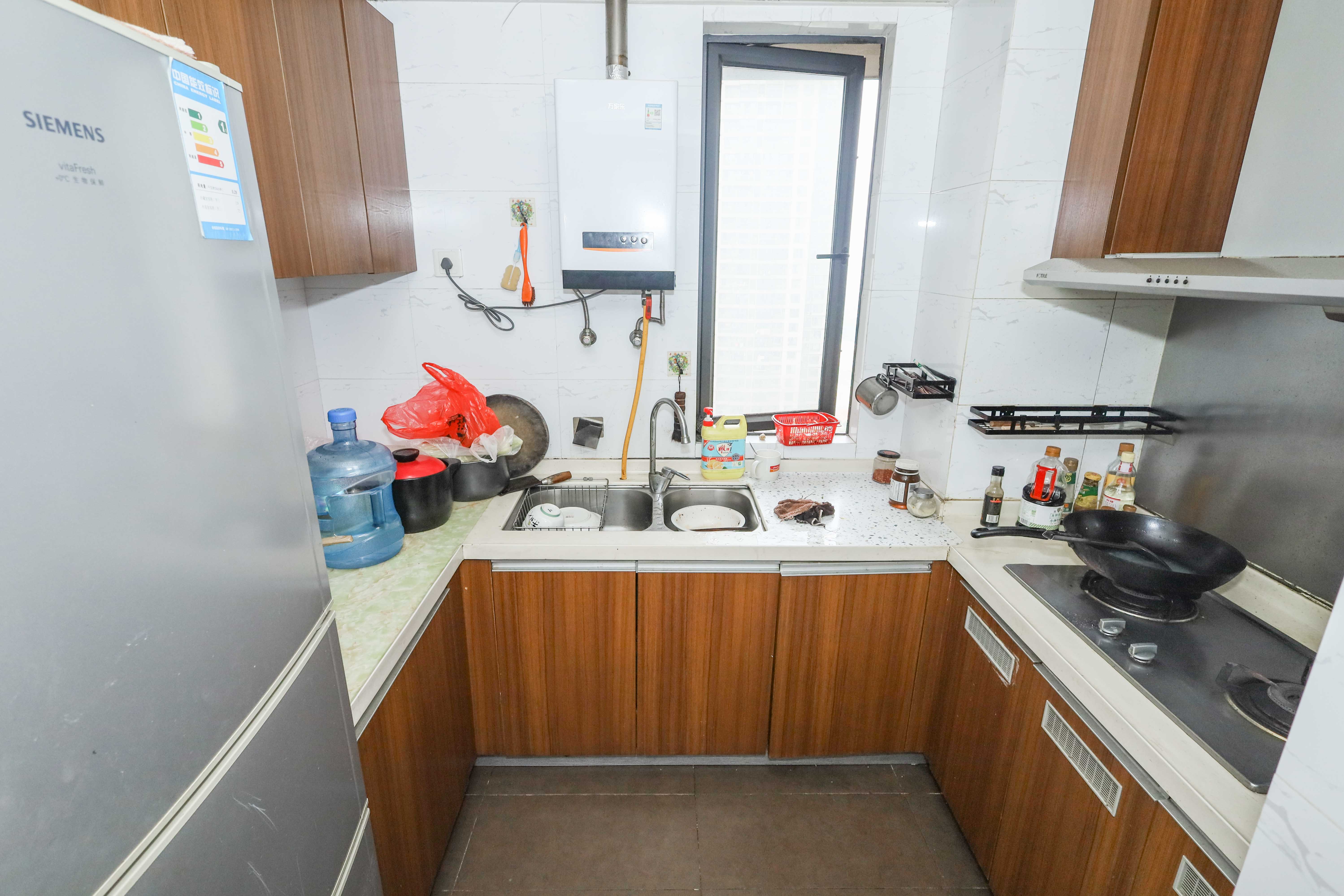 万科城市花园  2室2厅1卫    75.0万厨房