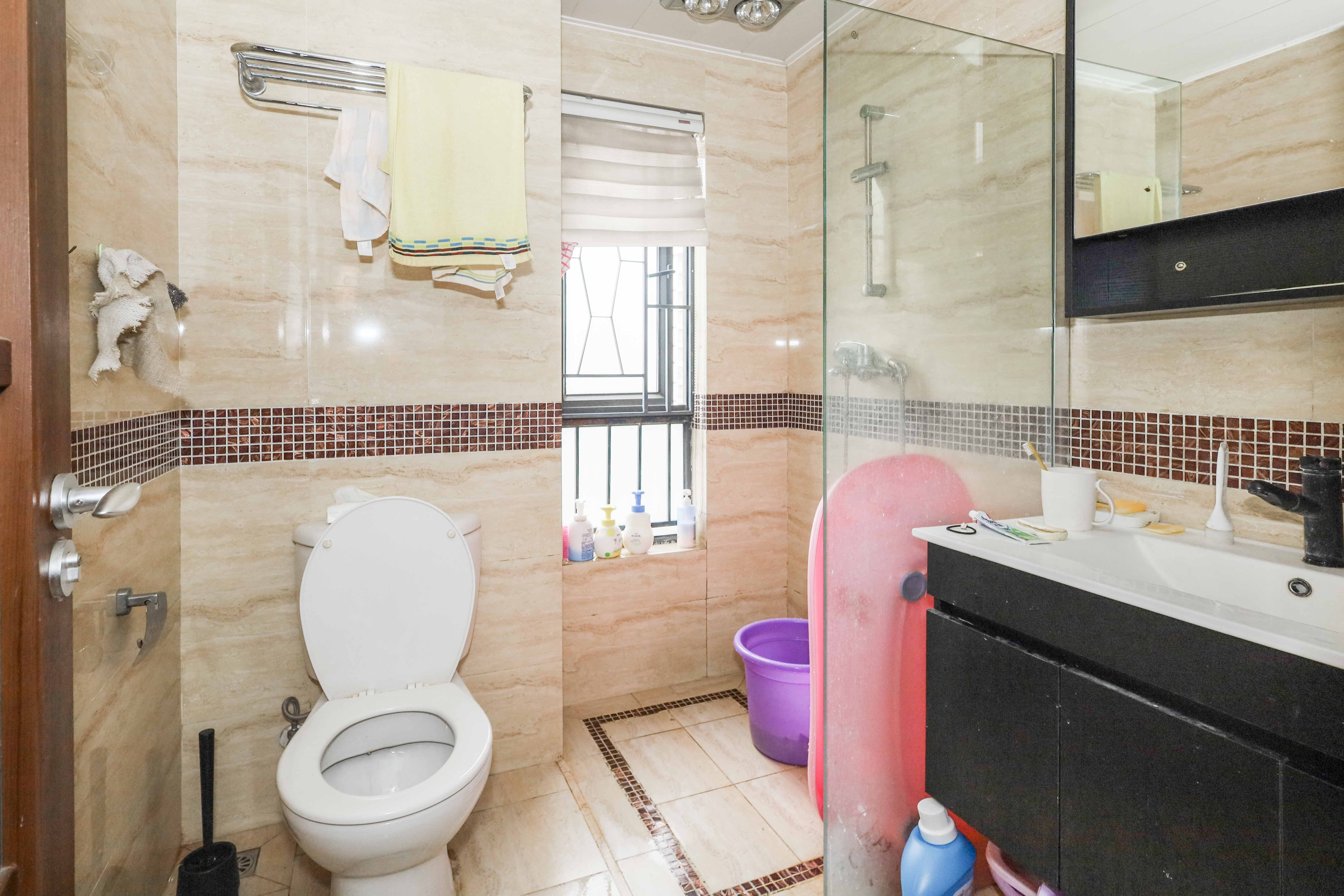 万科城市花园  2室2厅1卫    75.0万卫生间