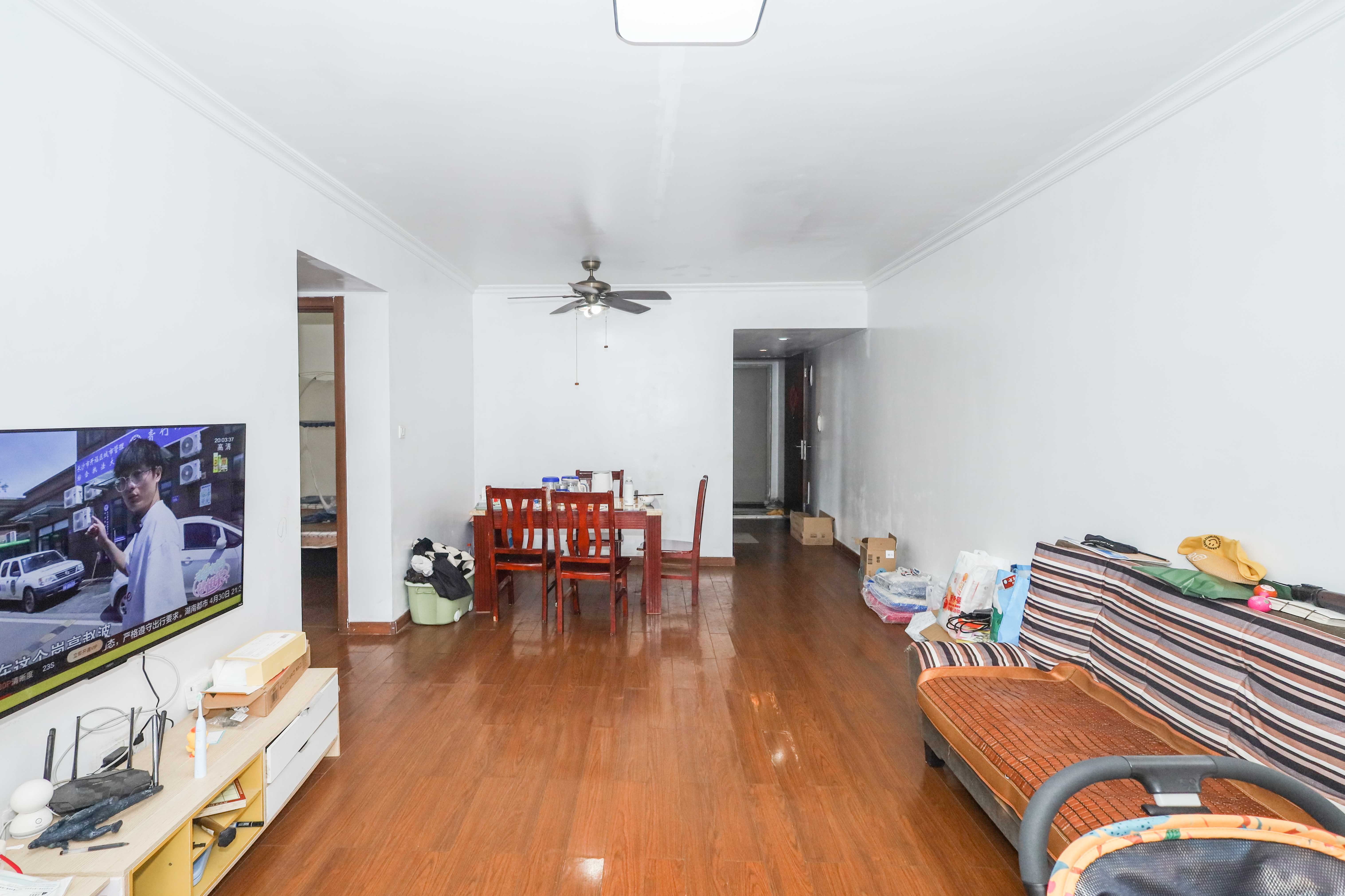 万科城市花园  2室2厅1卫    75.0万客厅