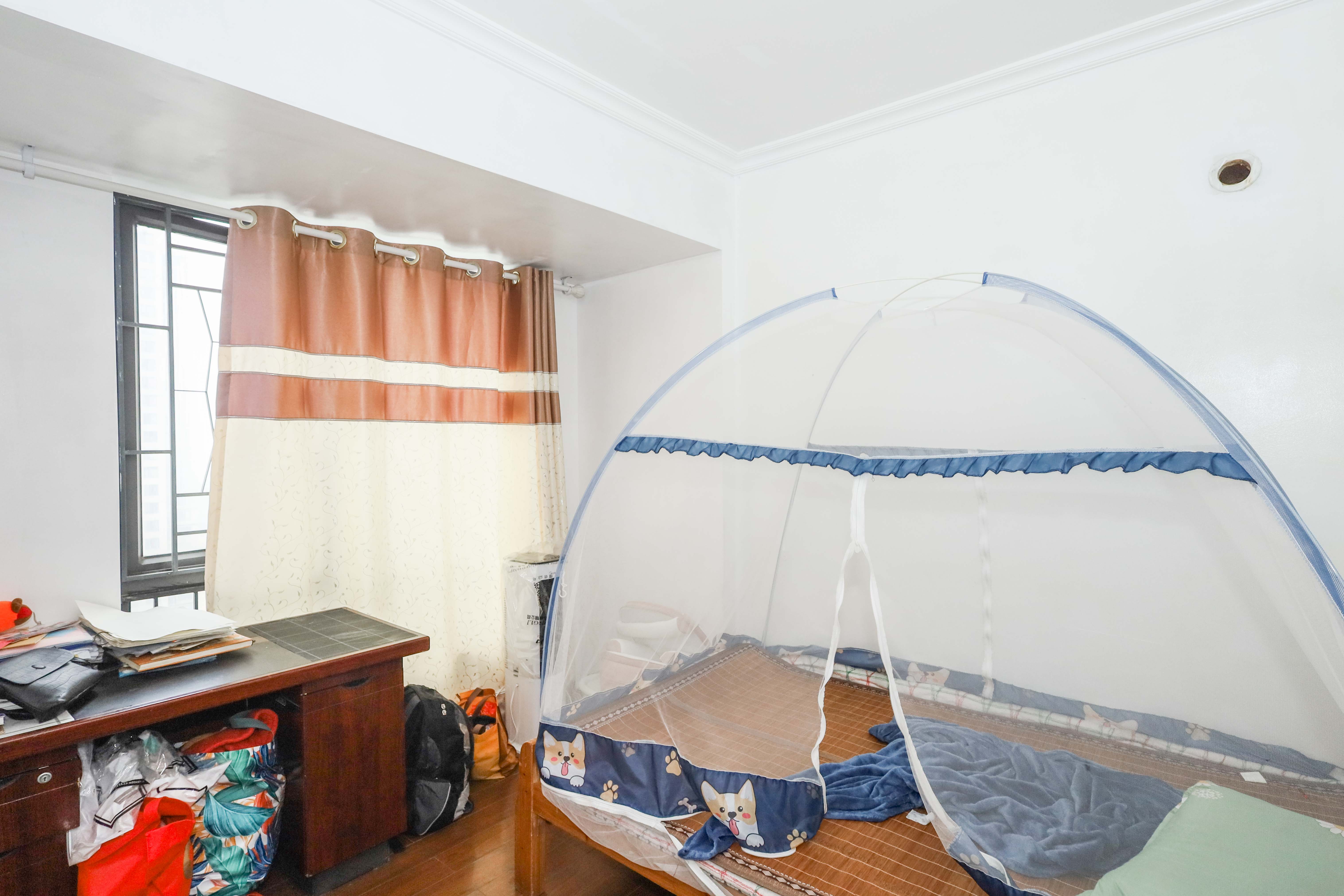 万科城市花园  2室2厅1卫    75.0万卧室